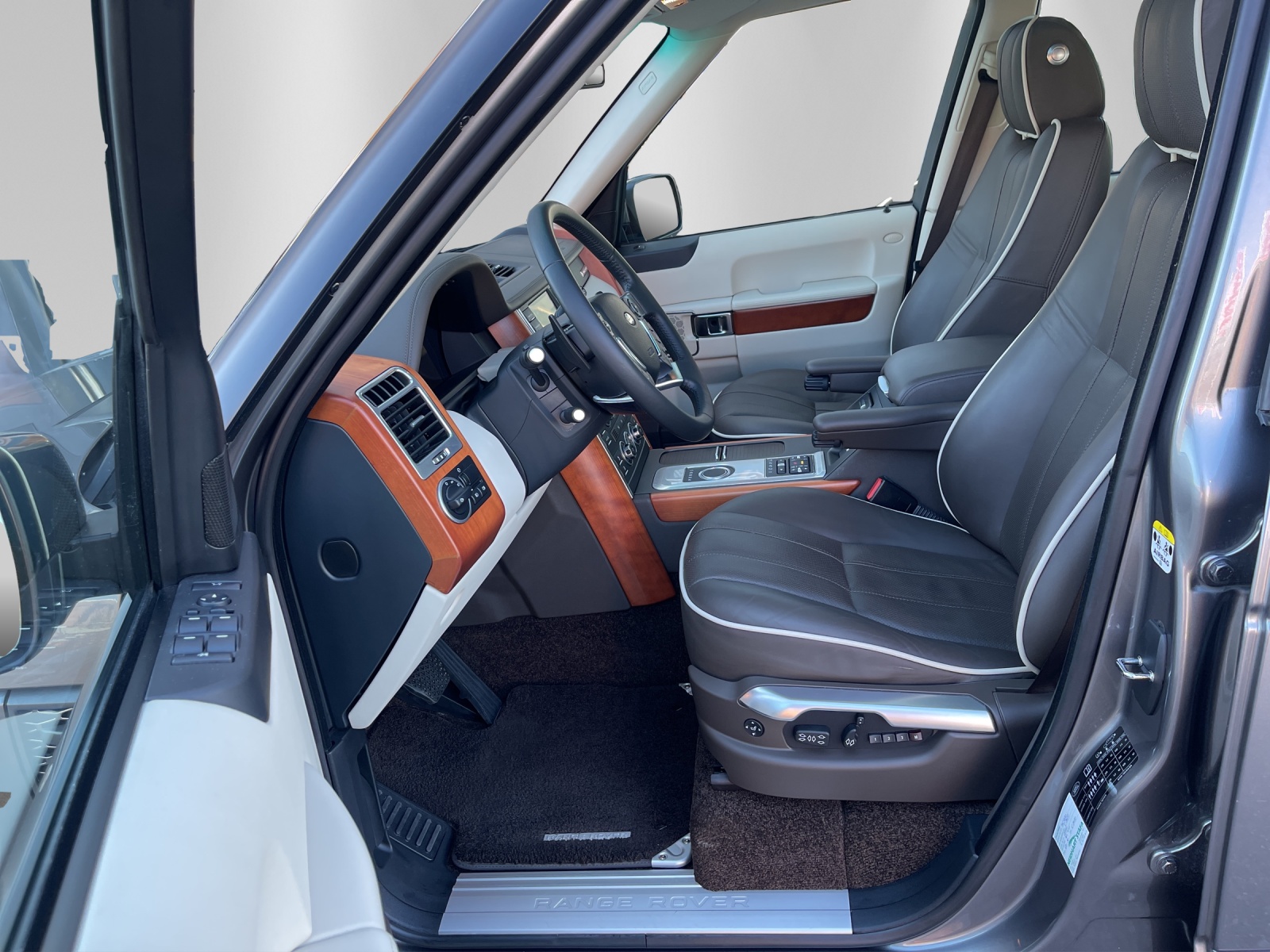 LAND ROVER Range Rover 4.4 TDV8 Vogue Automatic-image-8