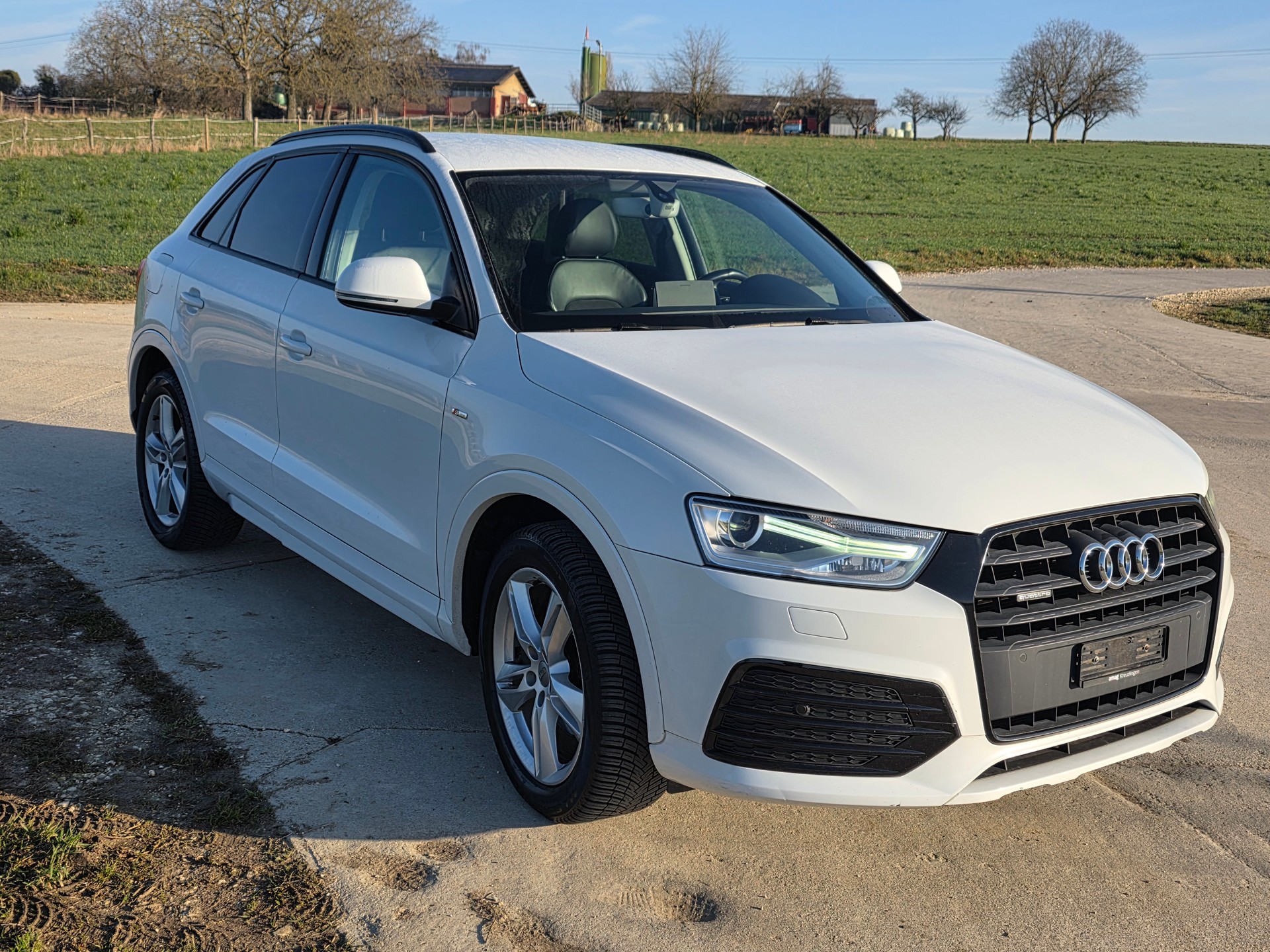 AUDI Q3 2.0 TDI quattro S-tronic-image-2