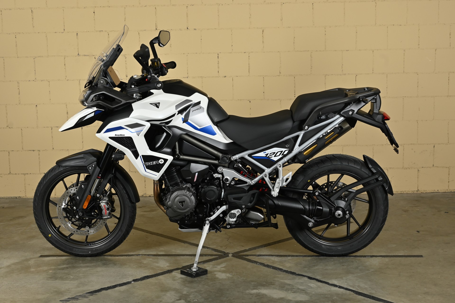 TRIUMPH Tiger 1200 Alpine Edition-showroom-element-3