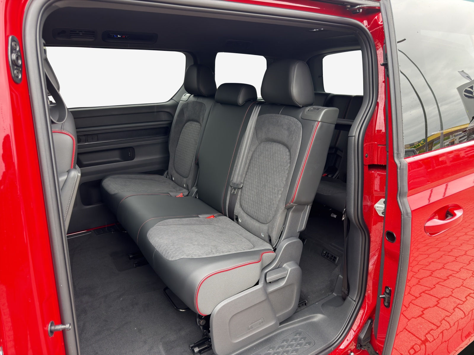 VW ID.Buzz LWB GTX 4 Motion-image-10