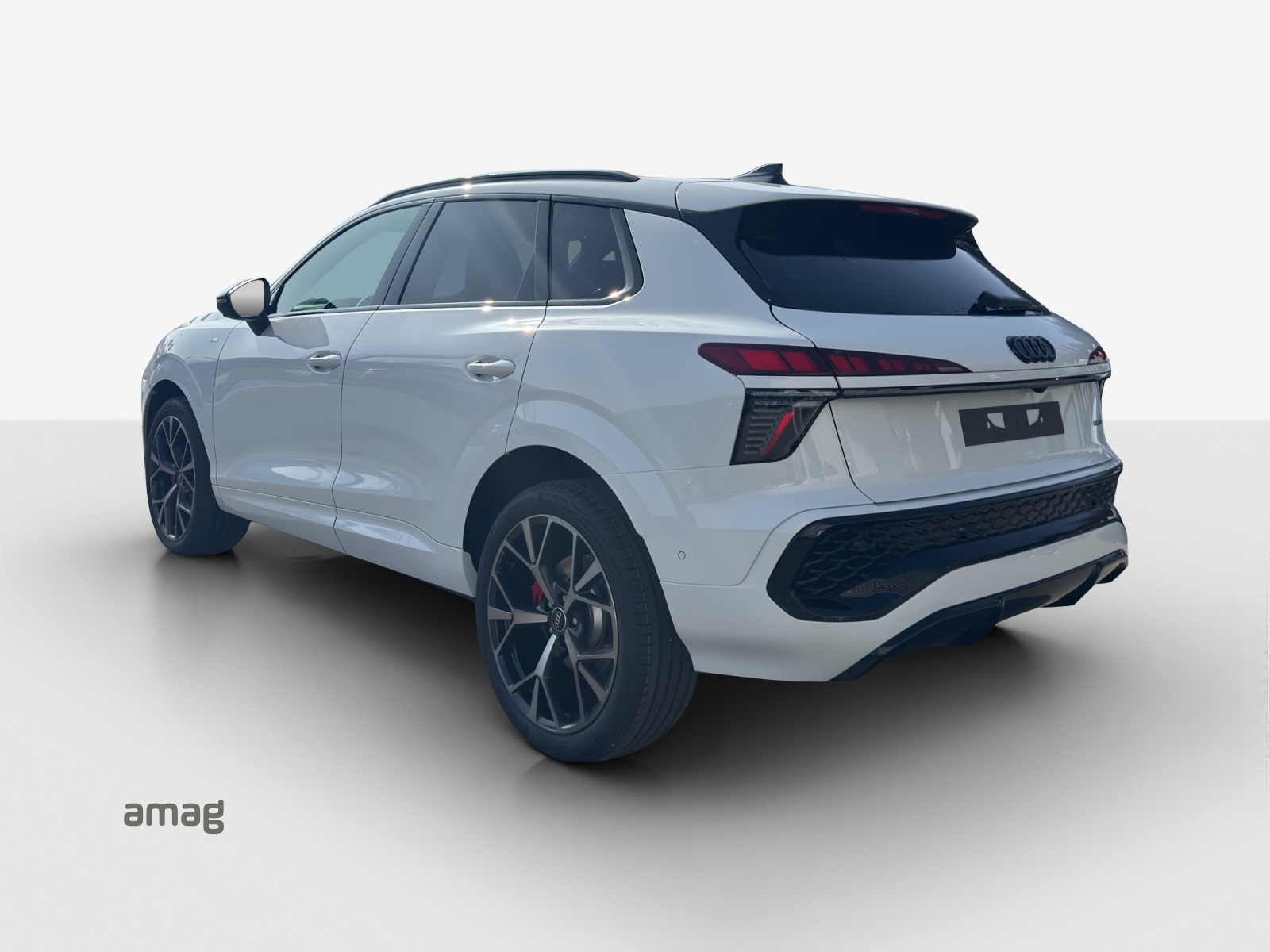 AUDI Q3 SUV TFSI quattro 195 kW S tronic-image-2