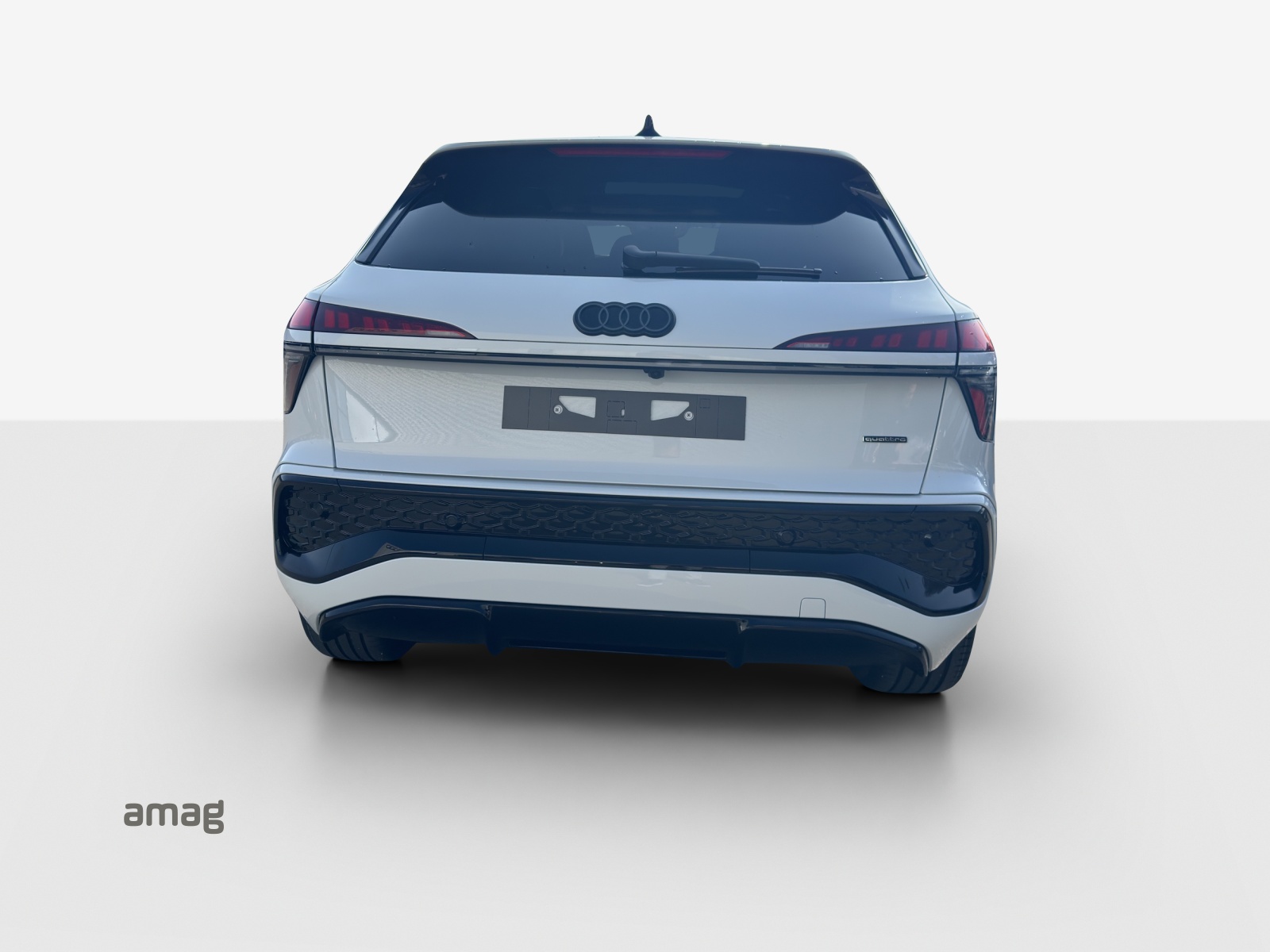AUDI Q3 SUV TFSI quattro 195 kW S tronic-image-3
