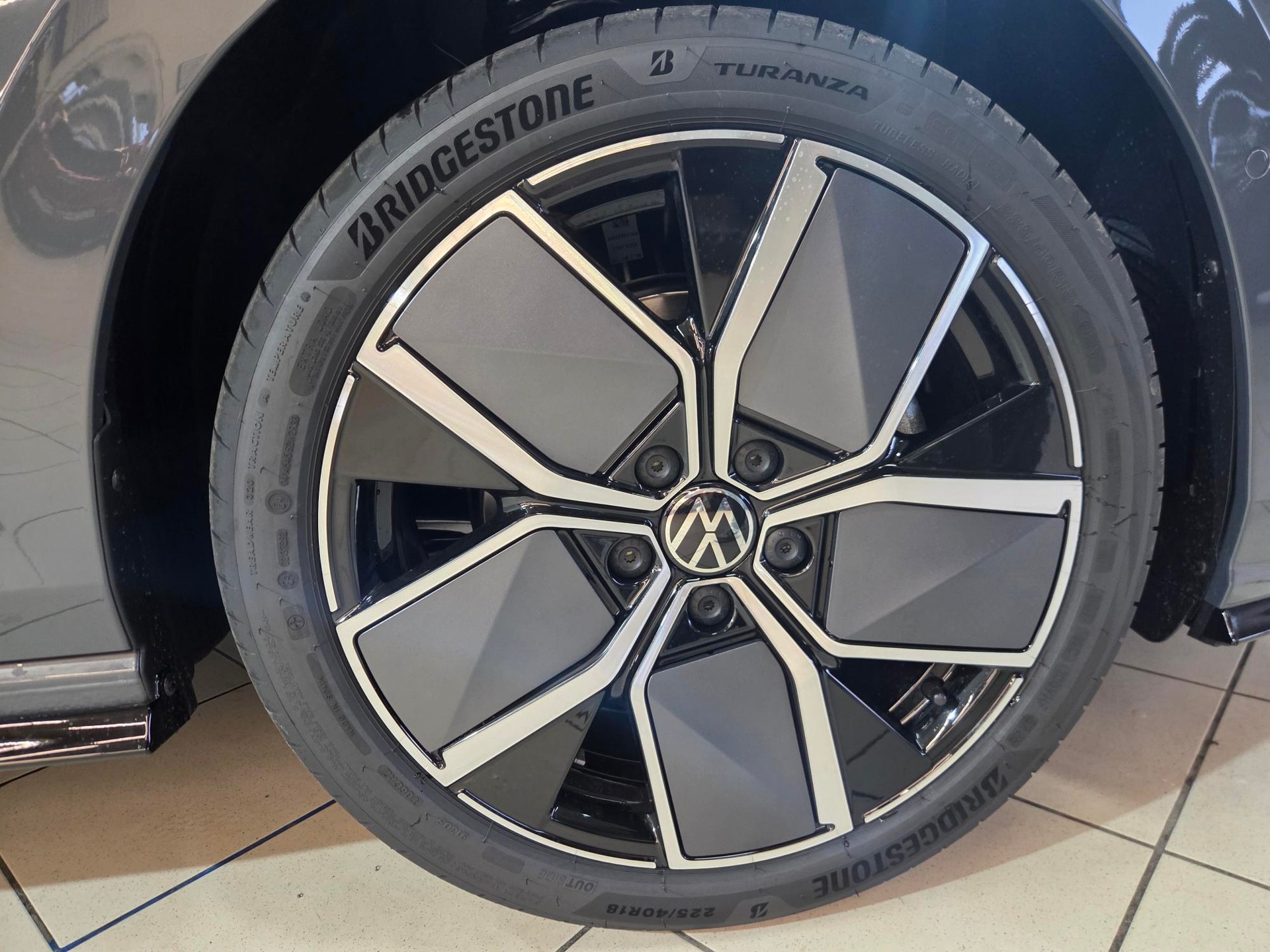 VW Golf Variant 2.0 TSI R-Line DSG 4 Motion-image-5