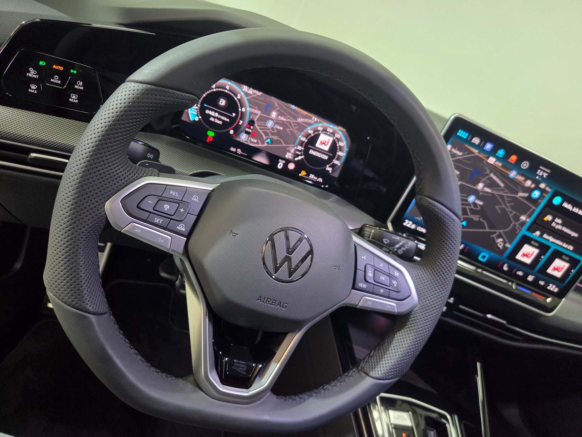 VW Golf Variant 2.0 TSI R-Line DSG 4 Motion-image-6