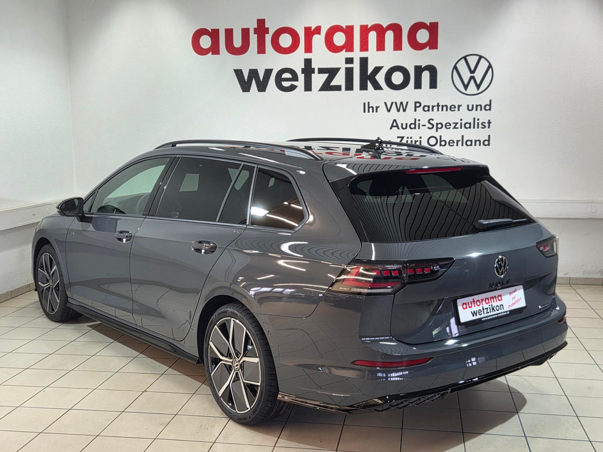 VW Golf Variant 2.0 TSI R-Line DSG 4 Motion-image-2