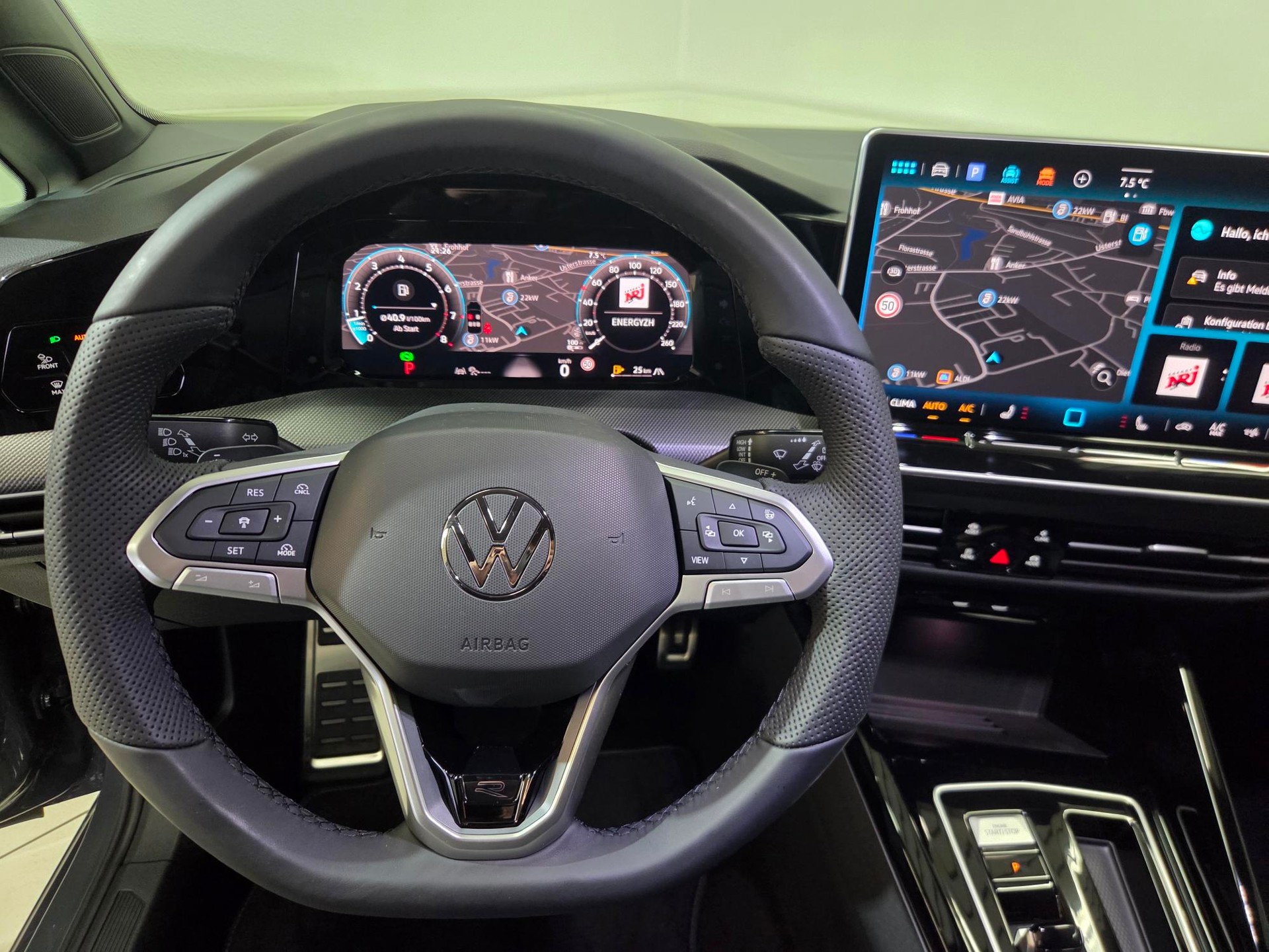 VW Golf Variant 2.0 TSI R-Line DSG 4 Motion-image-7