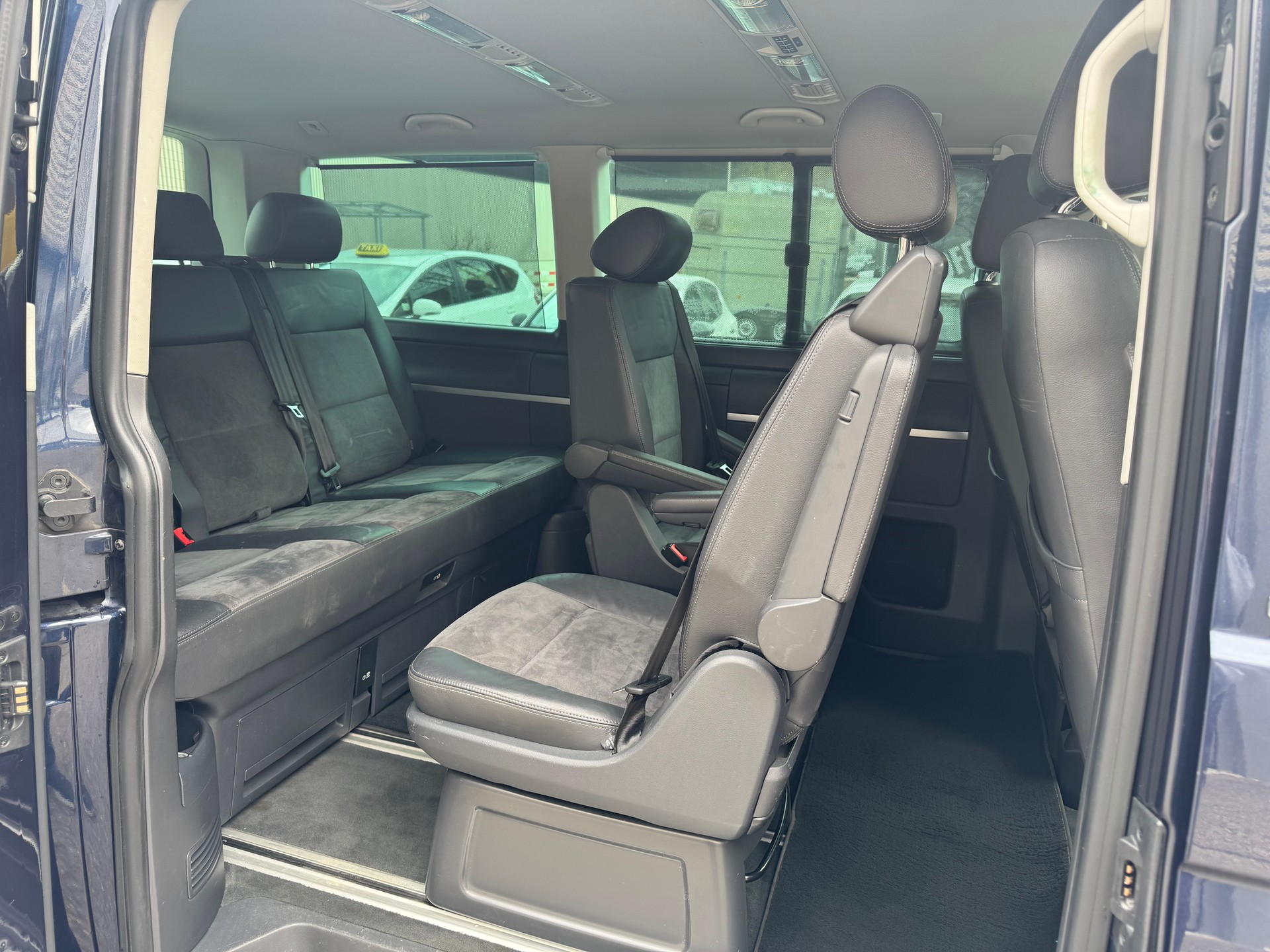 VW T5 Multivan 2.0 TDI CR Family Cup DSG-image-9