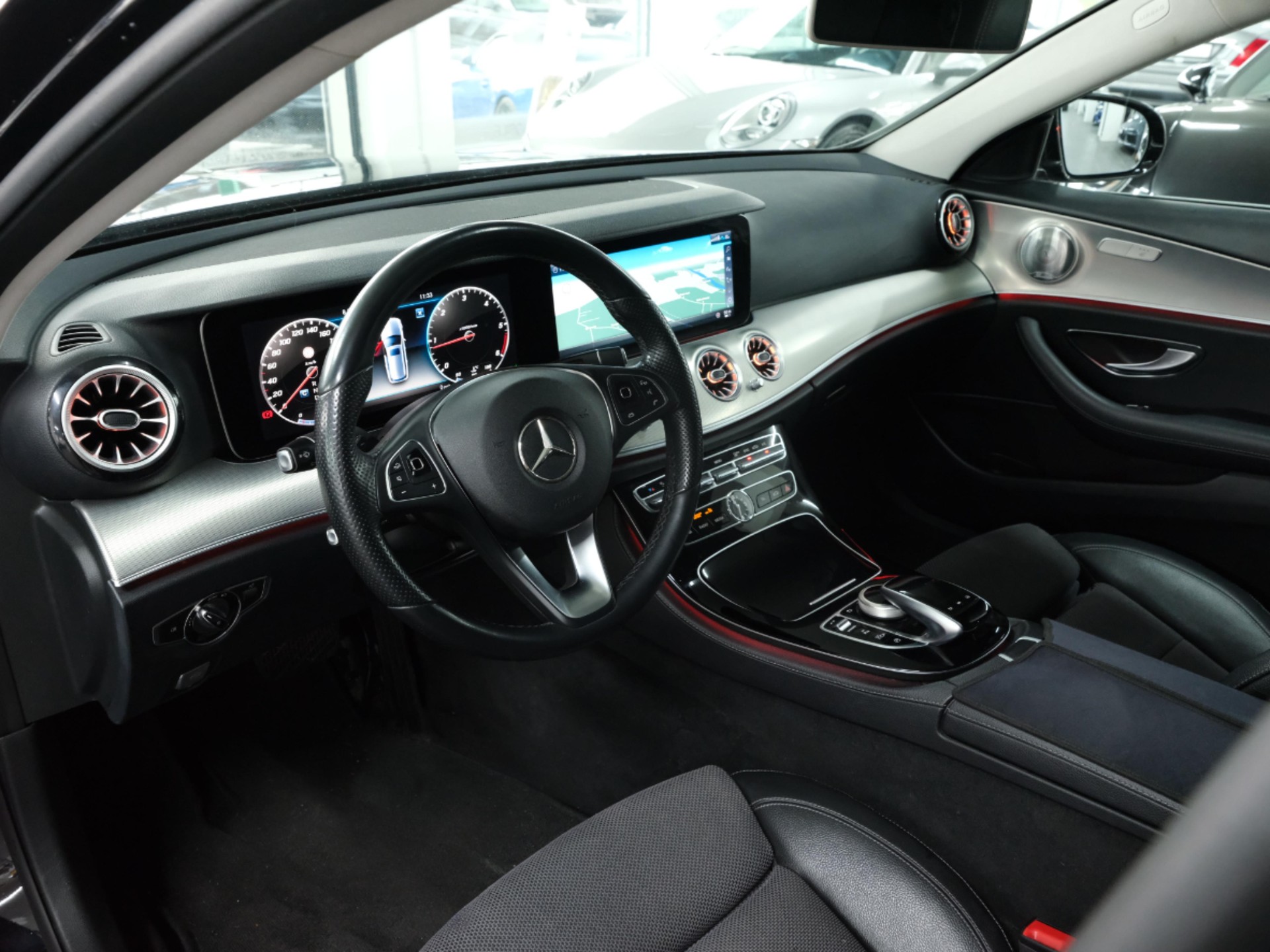 MERCEDES-BENZ E 200 AMG Line 9G-Tronic-image-10