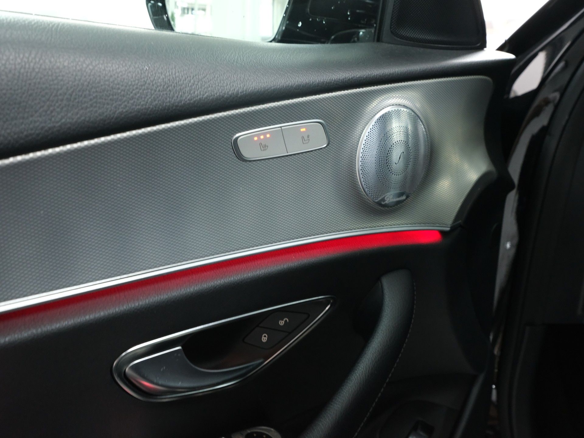 MERCEDES-BENZ E 200 AMG Line 9G-Tronic-image-18