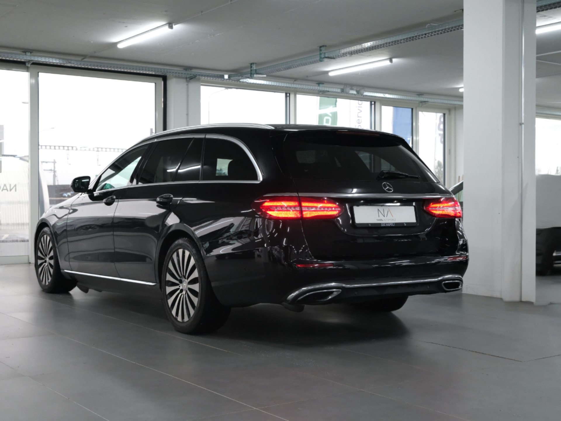 MERCEDES-BENZ E 200 AMG Line 9G-Tronic-image-4