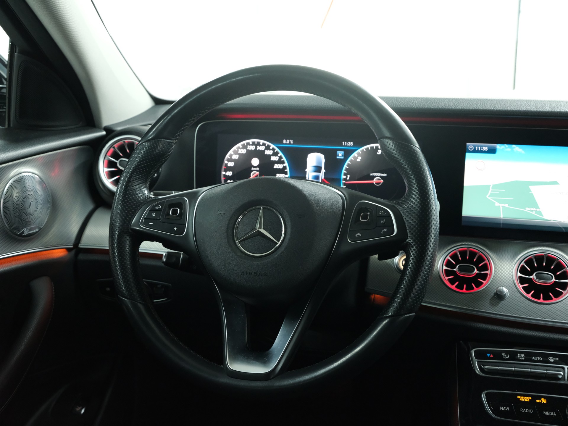 MERCEDES-BENZ E 200 AMG Line 9G-Tronic-image-17