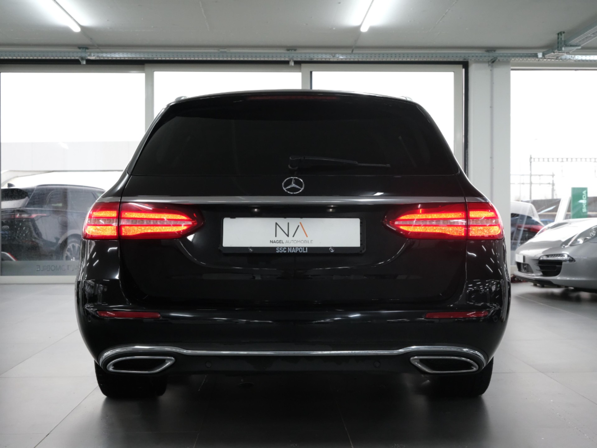 MERCEDES-BENZ E 200 AMG Line 9G-Tronic-image-3