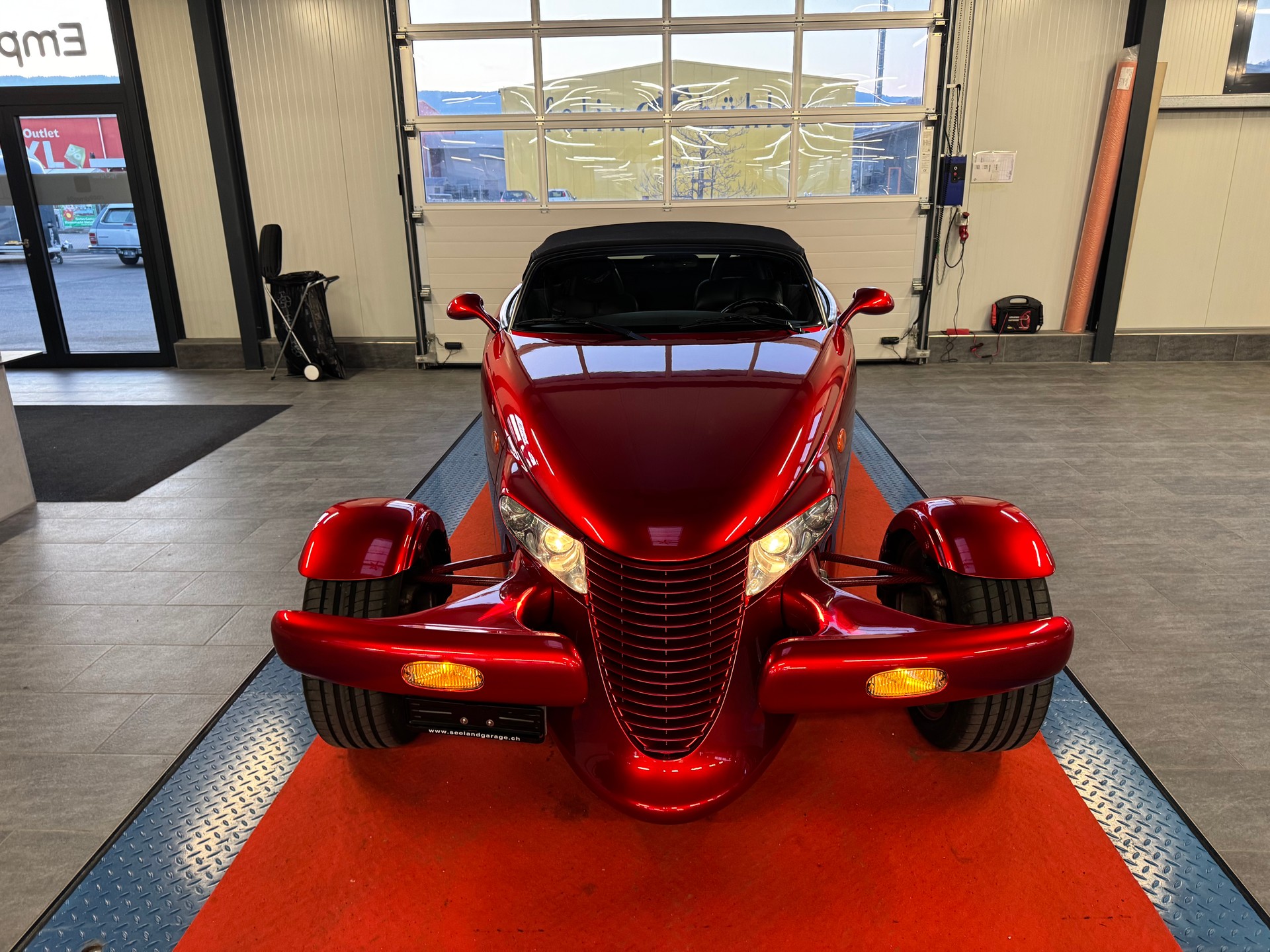 CHRYSLER Prowler Red Dream-showroom-element-1