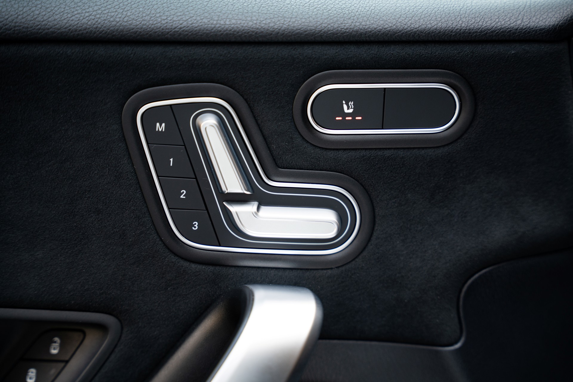 MERCEDES-BENZ A 200 AMG Line 7G-DCT-image-12