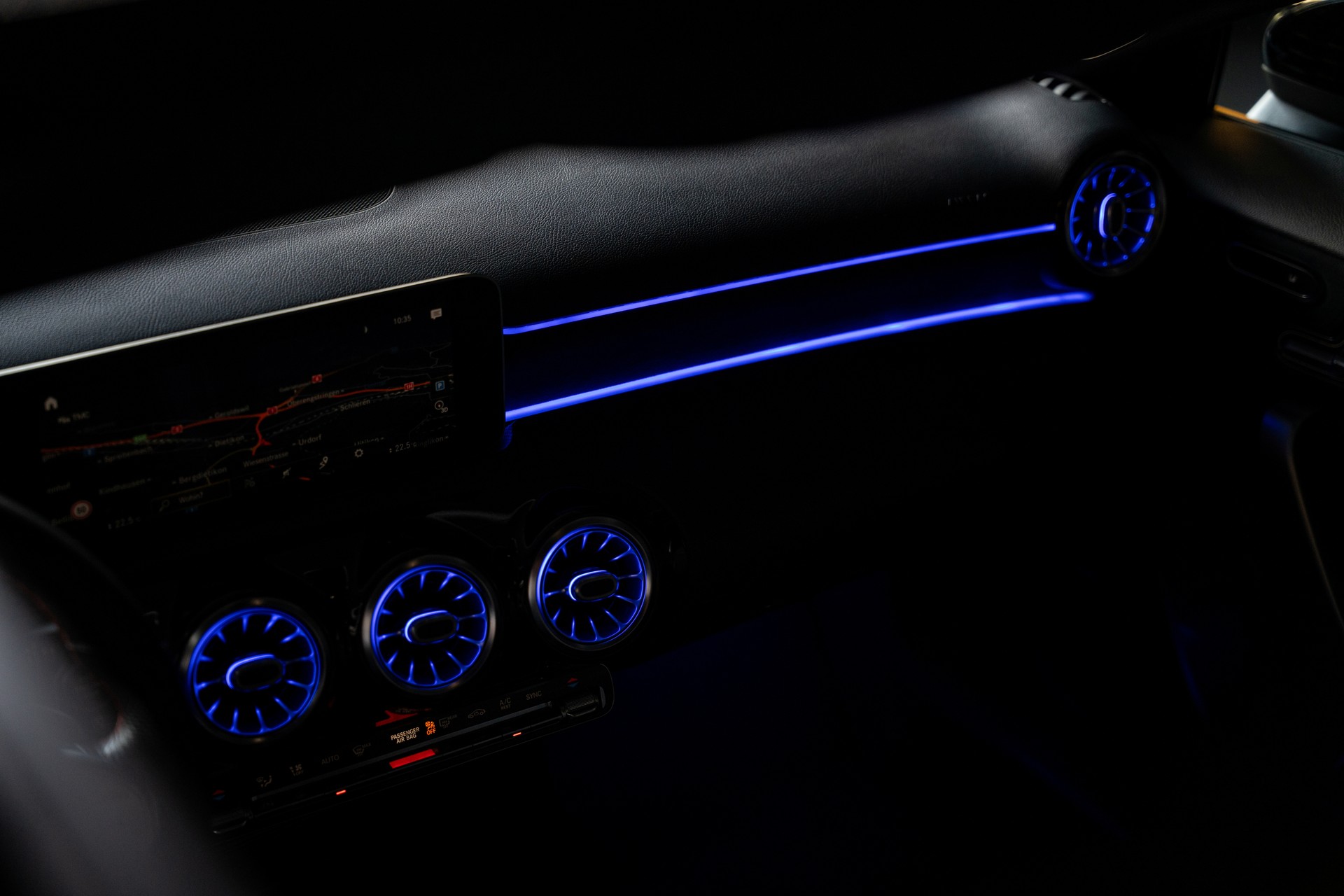 MERCEDES-BENZ A 200 AMG Line 7G-DCT-image-11