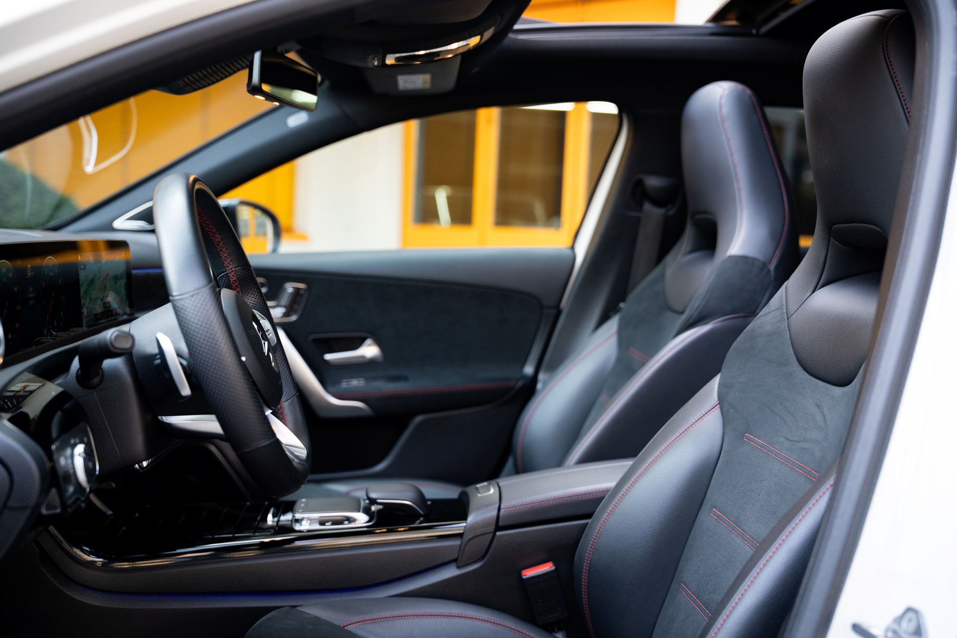 MERCEDES-BENZ A 200 AMG Line 7G-DCT-image-7