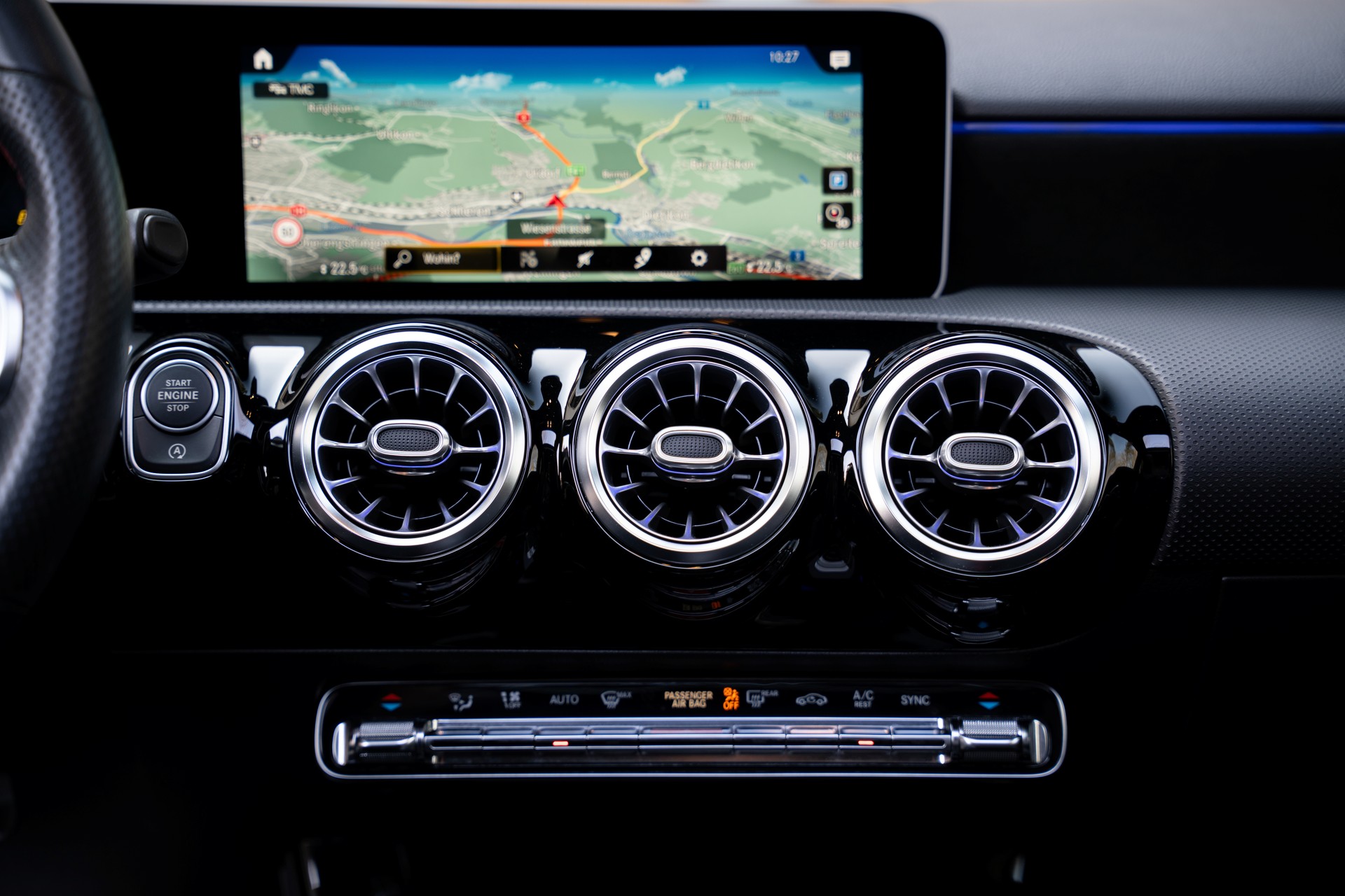 MERCEDES-BENZ A 200 AMG Line 7G-DCT-image-10