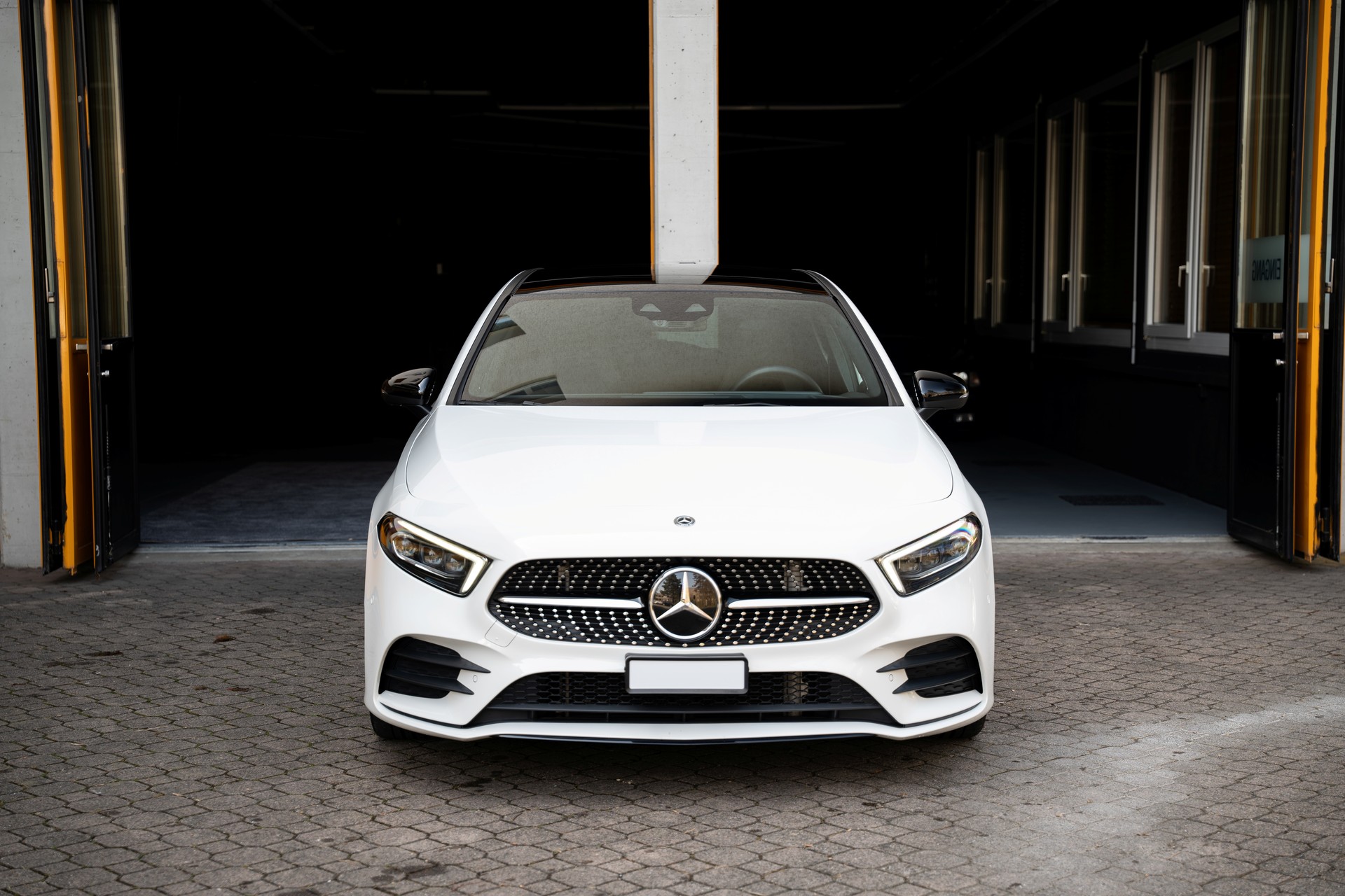 MERCEDES-BENZ A 200 AMG Line 7G-DCT-image-1