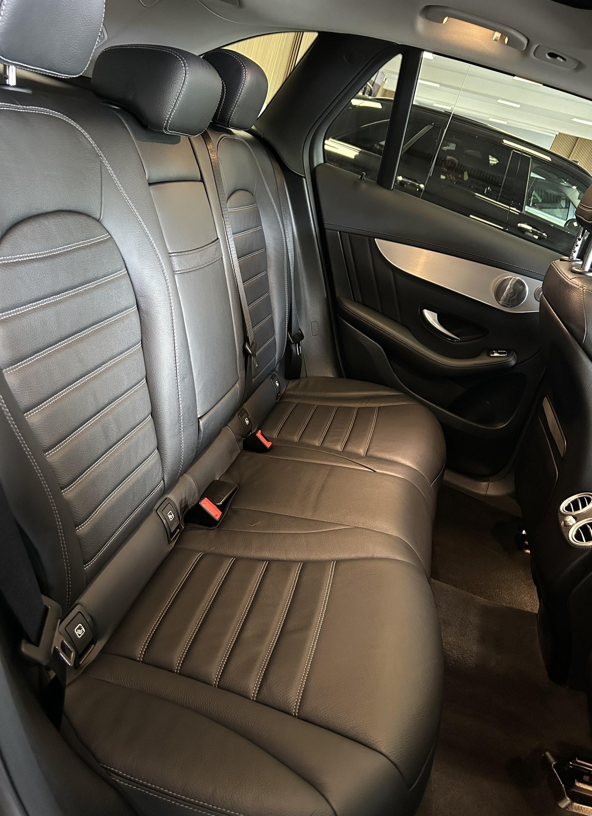 MERCEDES-BENZ GLC 300 e AMG Line 4m-image-23
