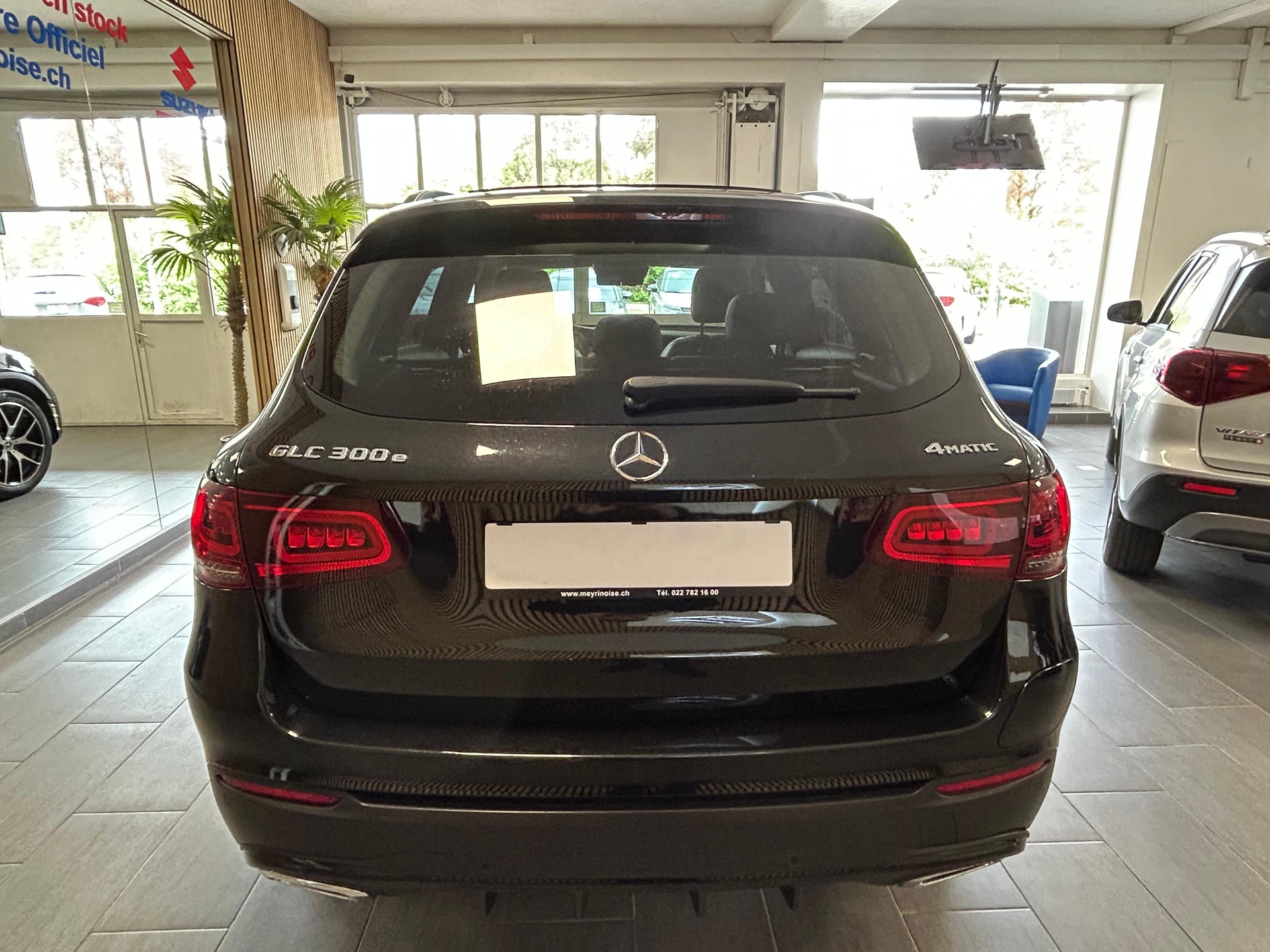 MERCEDES-BENZ GLC 300 e AMG Line 4m-image-6