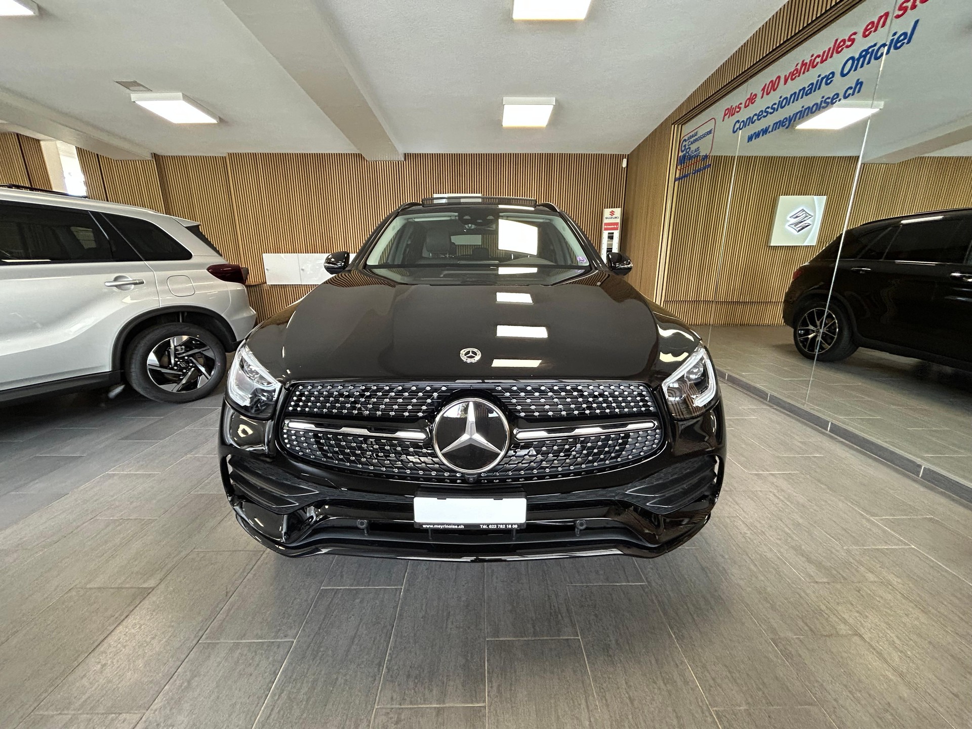 MERCEDES-BENZ GLC 300 e AMG Line 4m-image-3