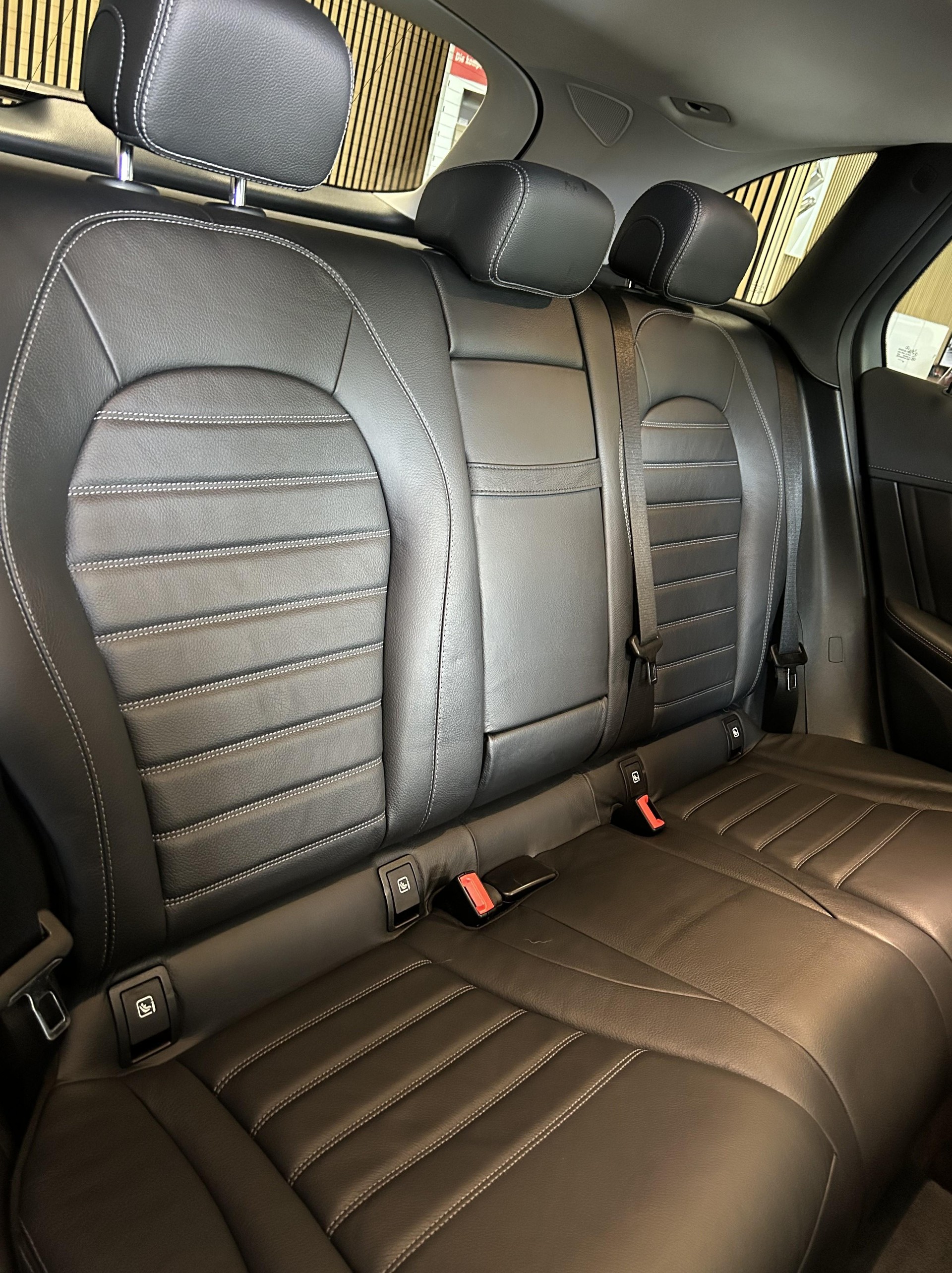 MERCEDES-BENZ GLC 300 e AMG Line 4m-image-24