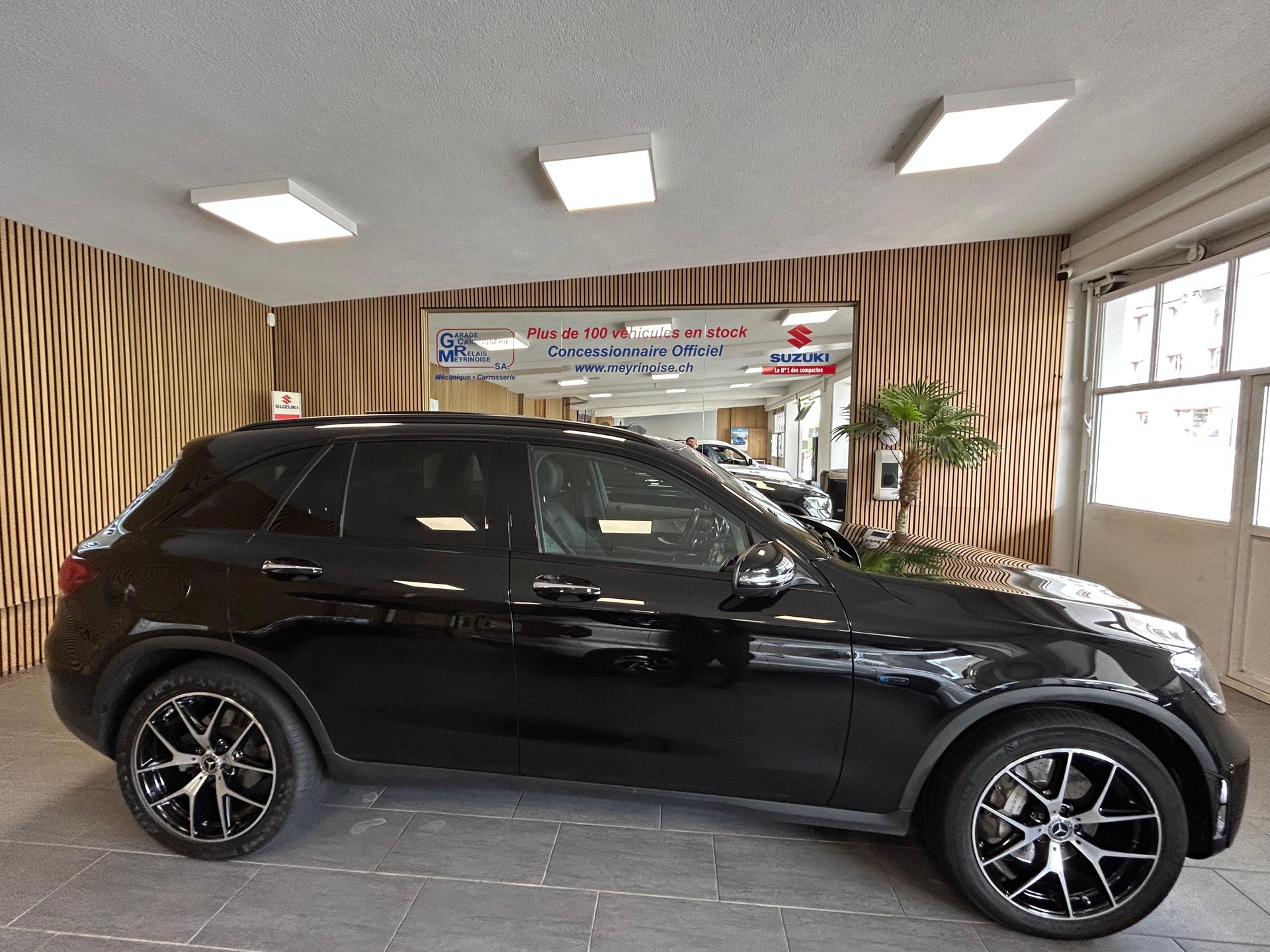 MERCEDES-BENZ GLC 300 e AMG Line 4m-image-0
