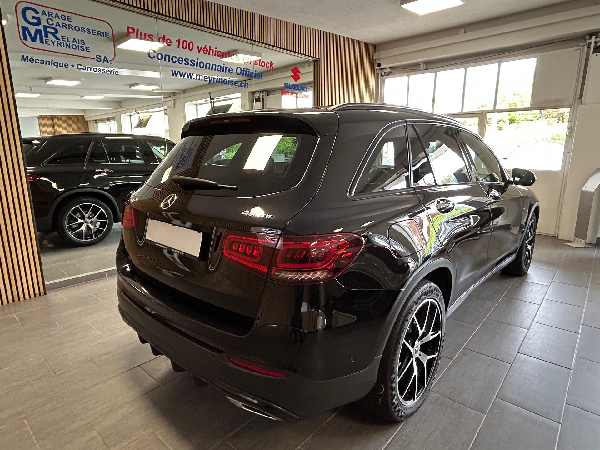 MERCEDES-BENZ GLC 300 e AMG Line 4m-image-7