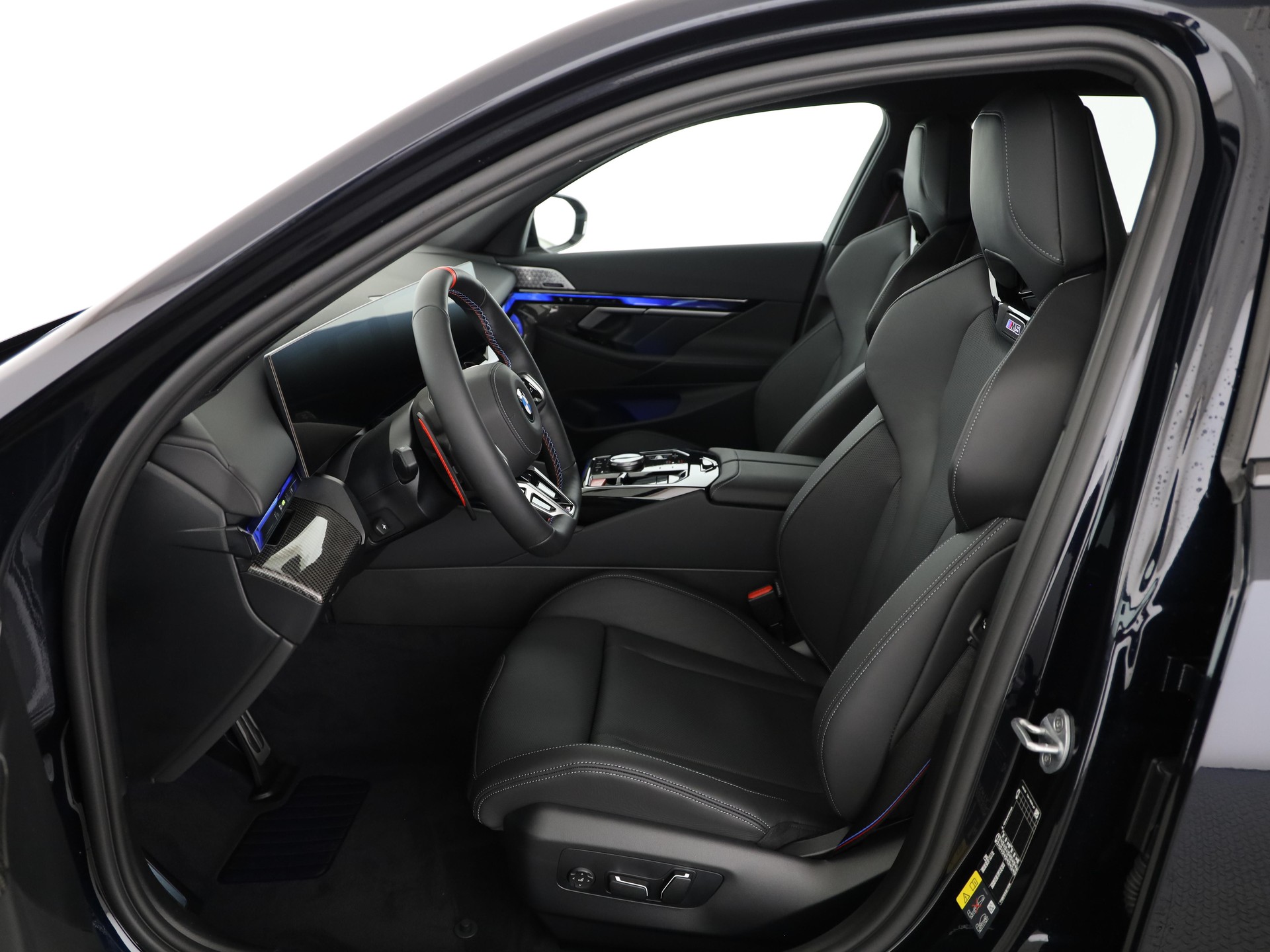 BMW M5 xDrive Touring-showroom-element-3