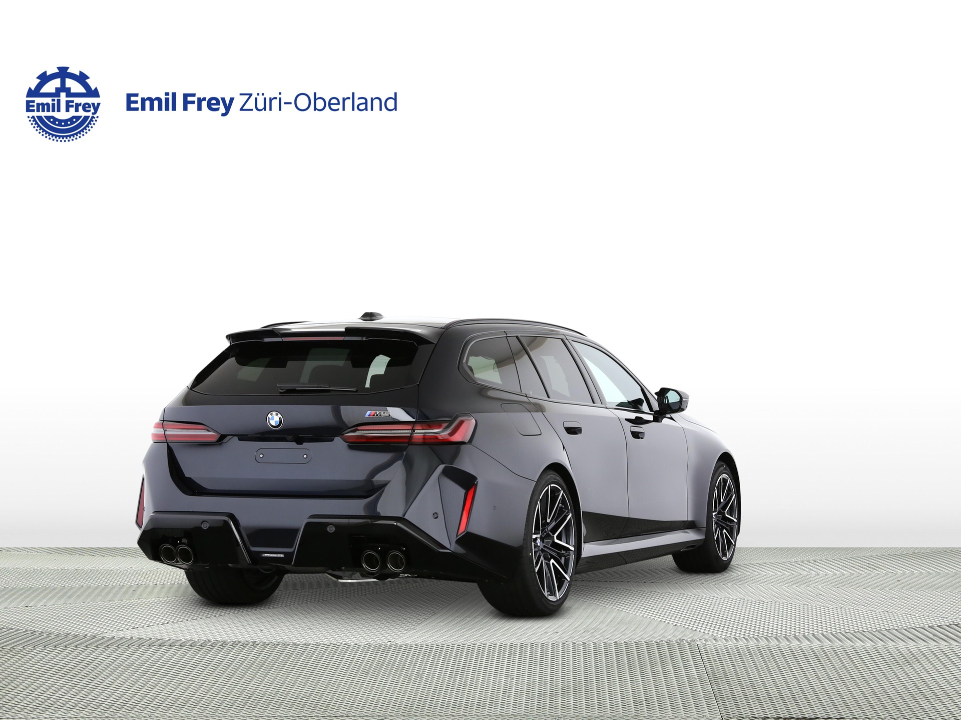 BMW M5 xDrive Touring-showroom-element-2