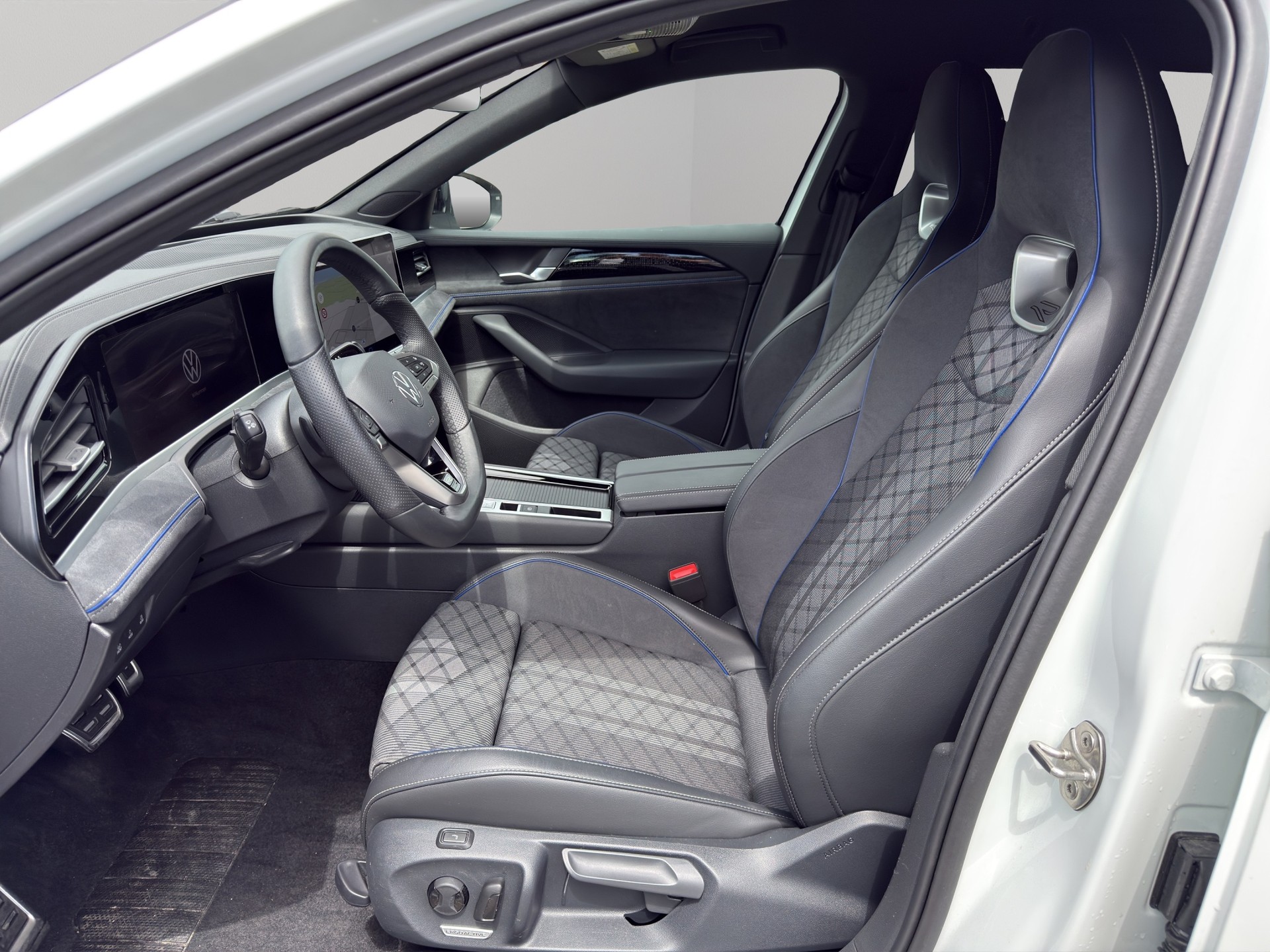 VW Passat Variant 2.0 TDI evo R-Line 4 Motion DSG-image-9
