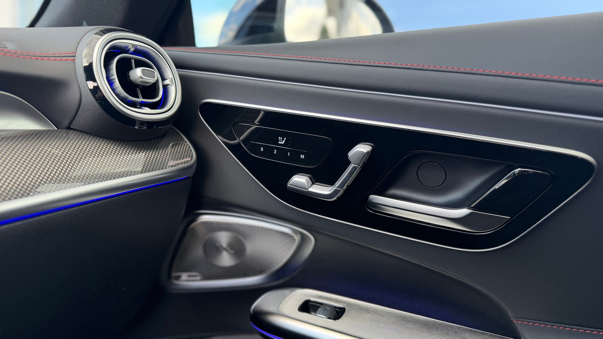 MERCEDES-BENZ CLE 53 Coupé AMG 4Matic+ 9G-Tronic *MANUFAKTUR spectral blue magno*-image-29
