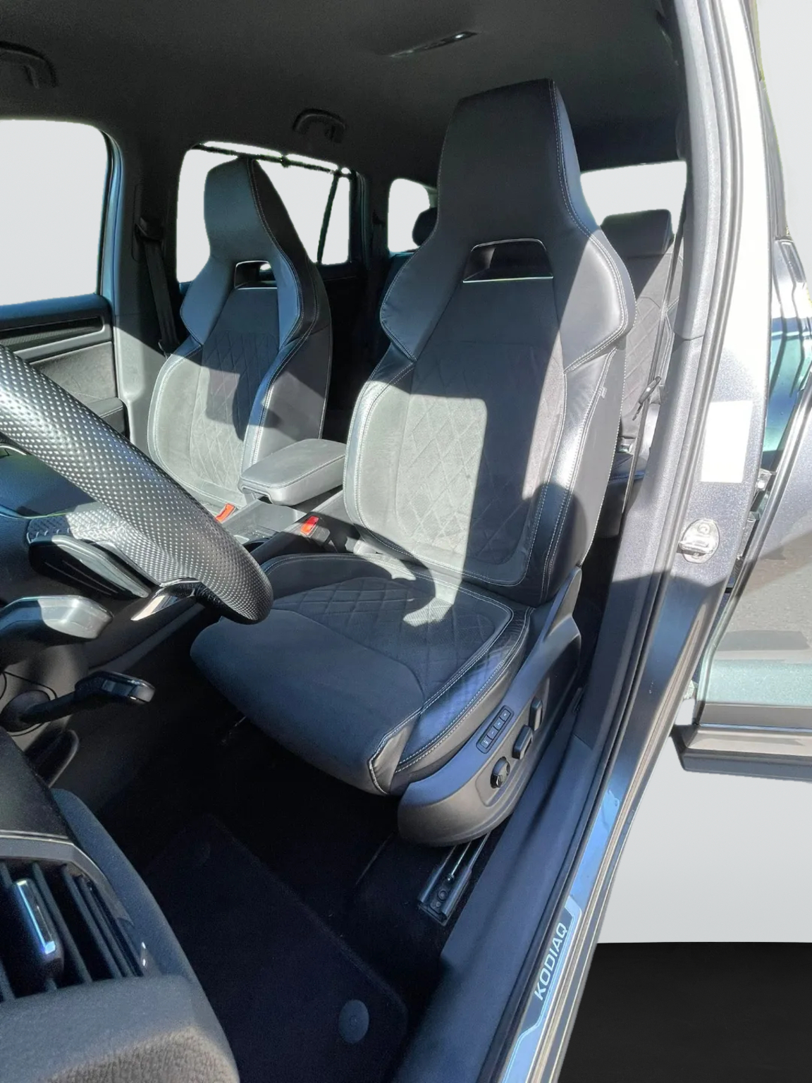 SKODA Kodiaq 2.0 TSI 4x4 SportLine *7 Plätzer*-image-7