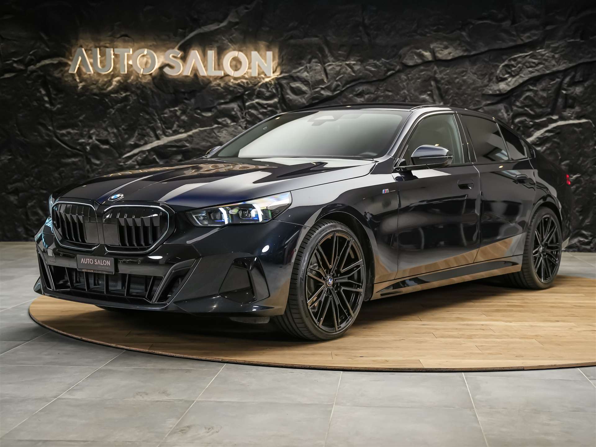 BMW 520d xDrive M Sport Steptronic *Iconic Glow*Head-Up Display*21" Felgen*-showroom-element-1