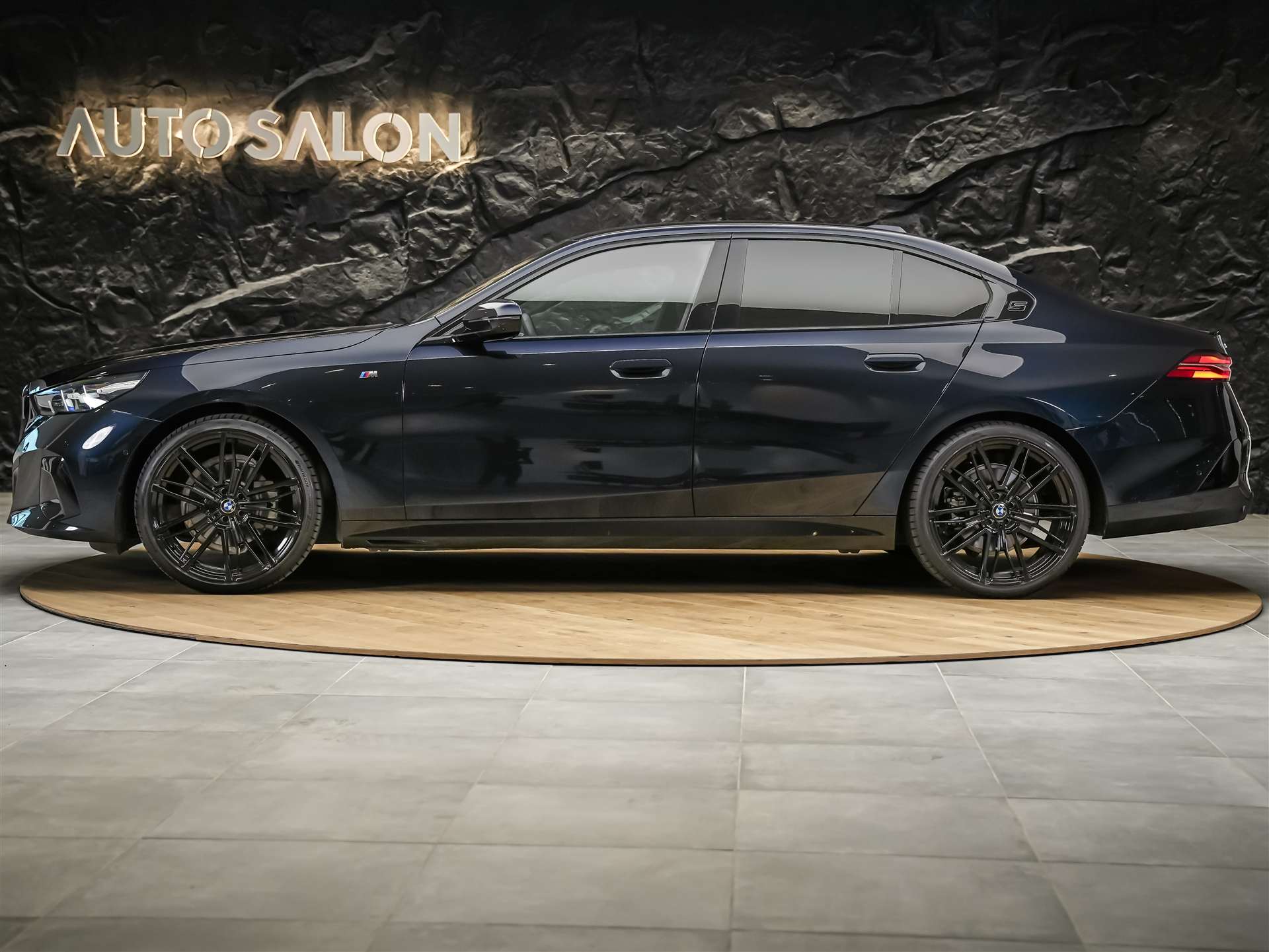 BMW 520d xDrive M Sport Steptronic *Iconic Glow*Head-Up Display*21" Felgen*-showroom-element-2