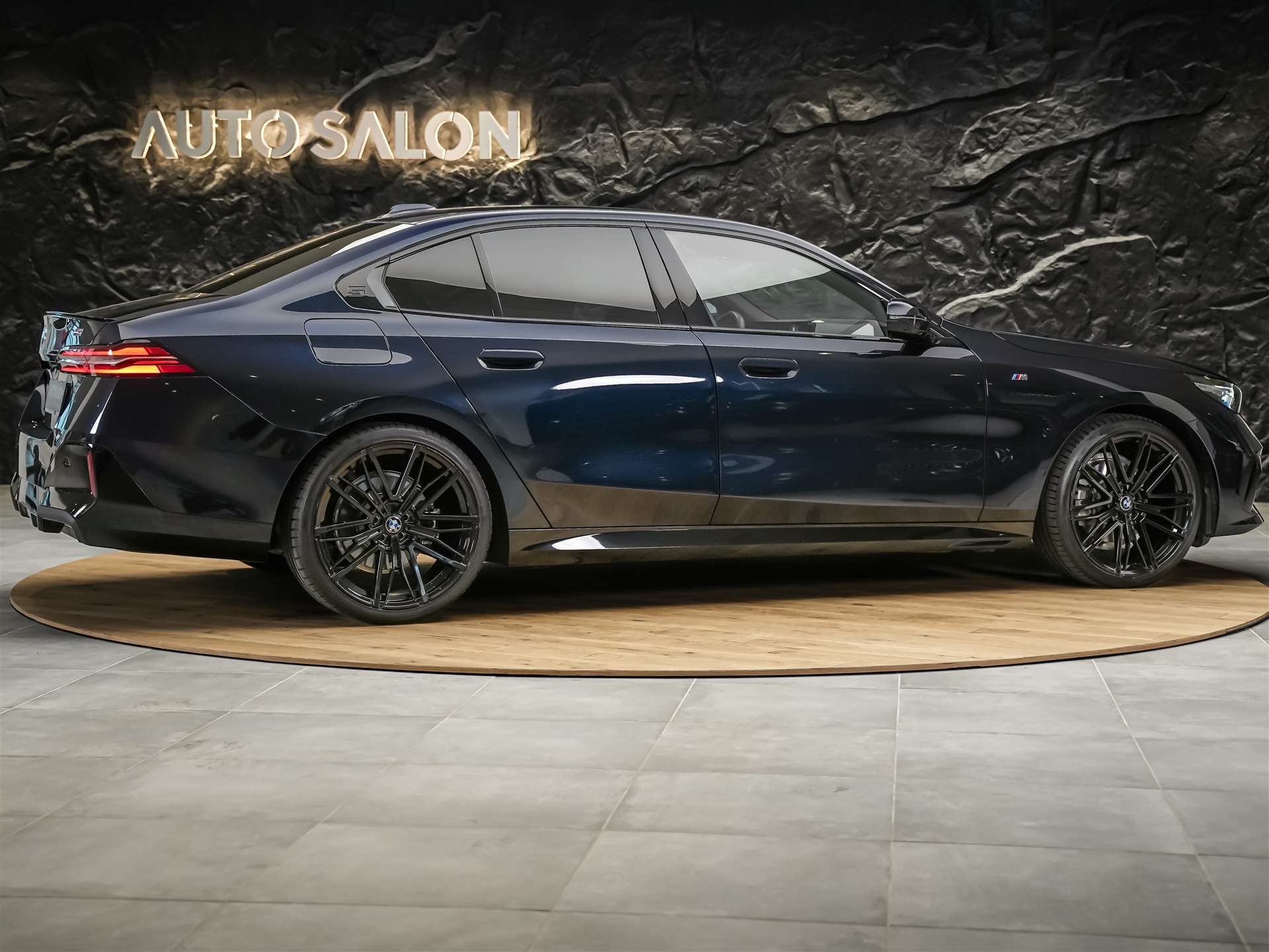 BMW 520d xDrive M Sport Steptronic *Iconic Glow*Head-Up Display*21" Felgen*-image-5