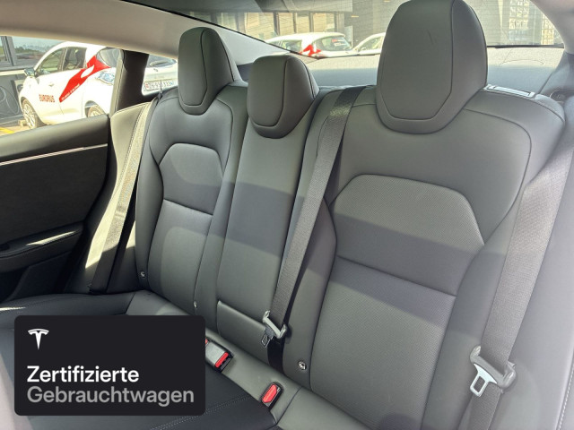 TESLA Model 3 Performance-image-13