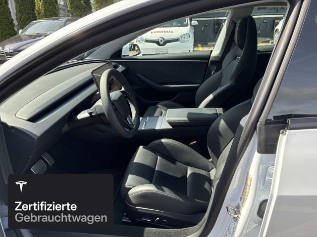 TESLA Model 3 Performance-image-12