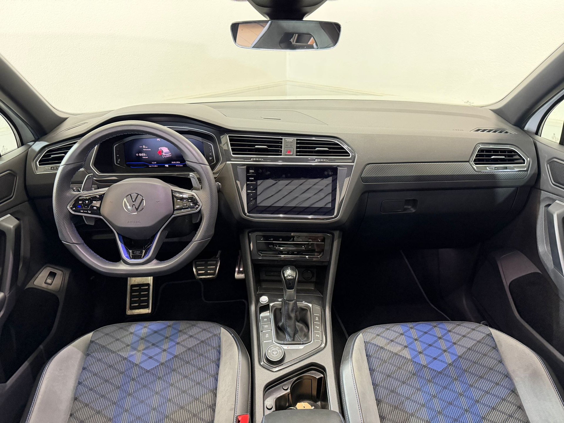 VW Tiguan 2.0TSI R 4Motion DSG-image-10