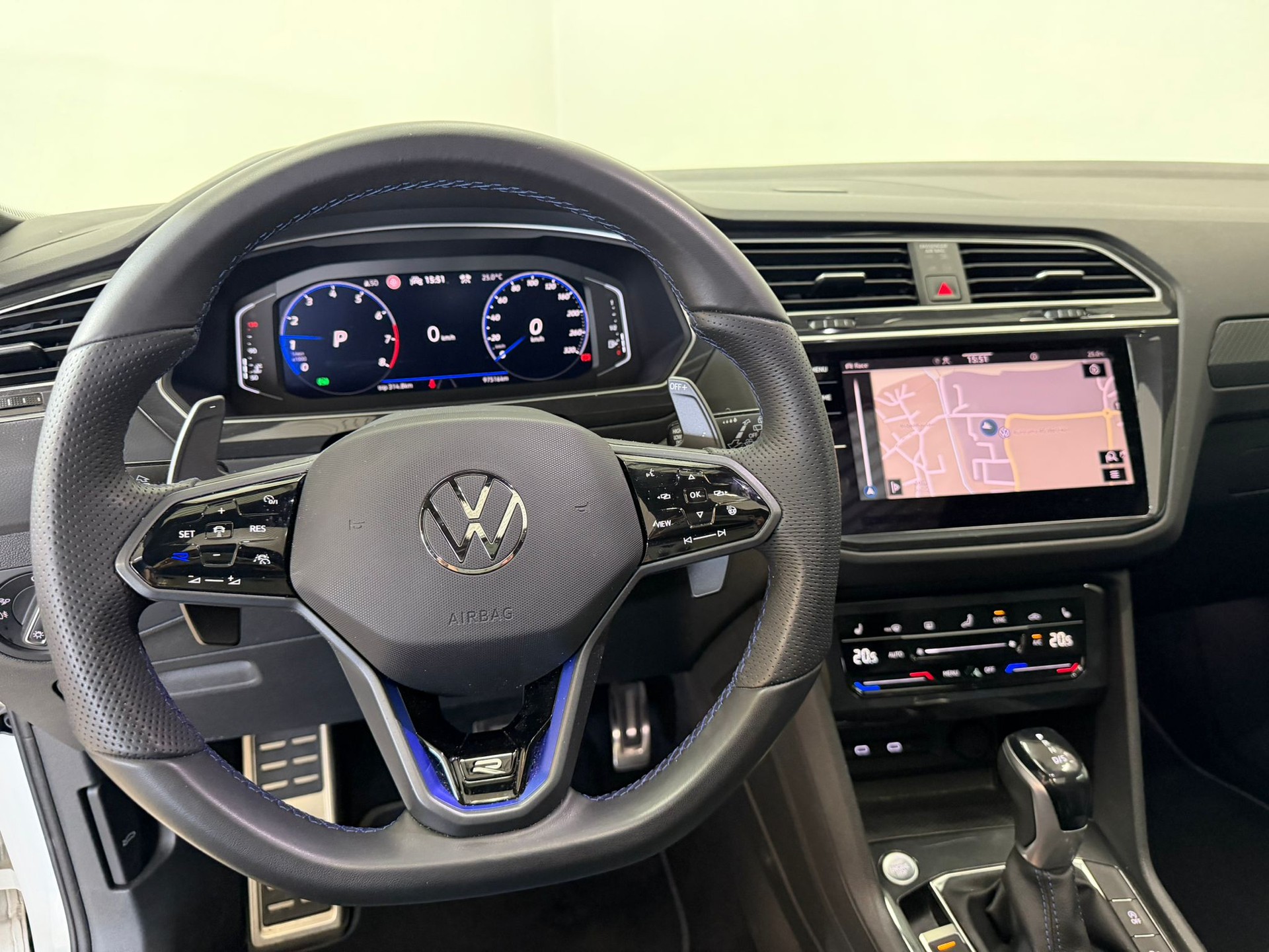 VW Tiguan 2.0TSI R 4Motion DSG-image-7