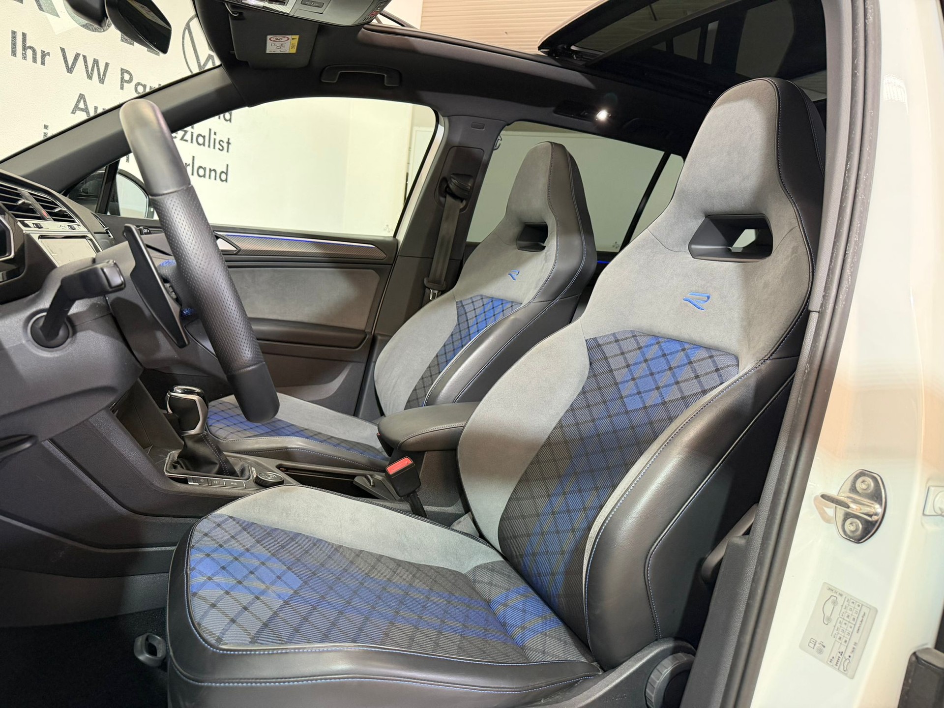 VW Tiguan 2.0TSI R 4Motion DSG-image-5