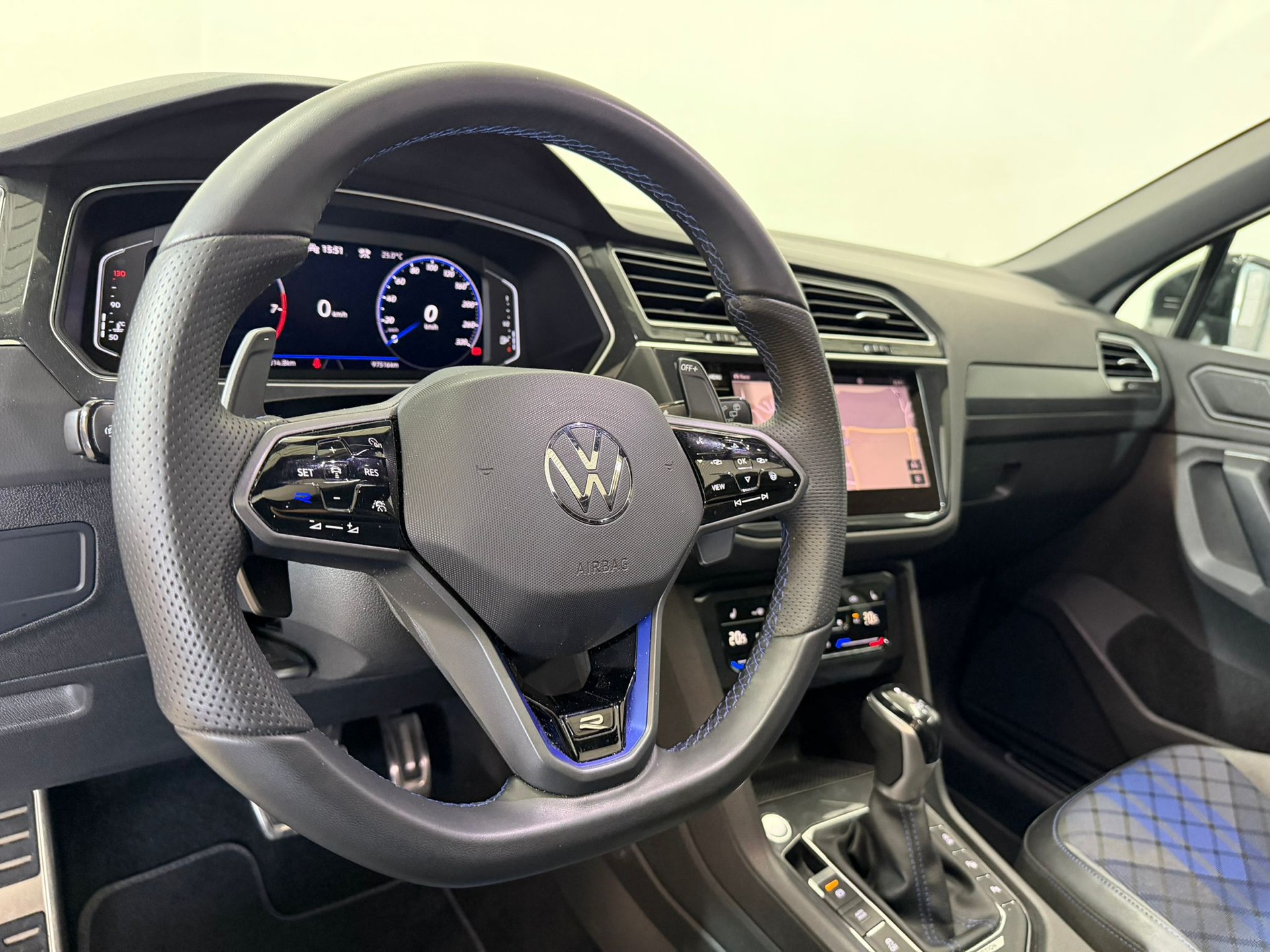 VW Tiguan 2.0TSI R 4Motion DSG-image-6