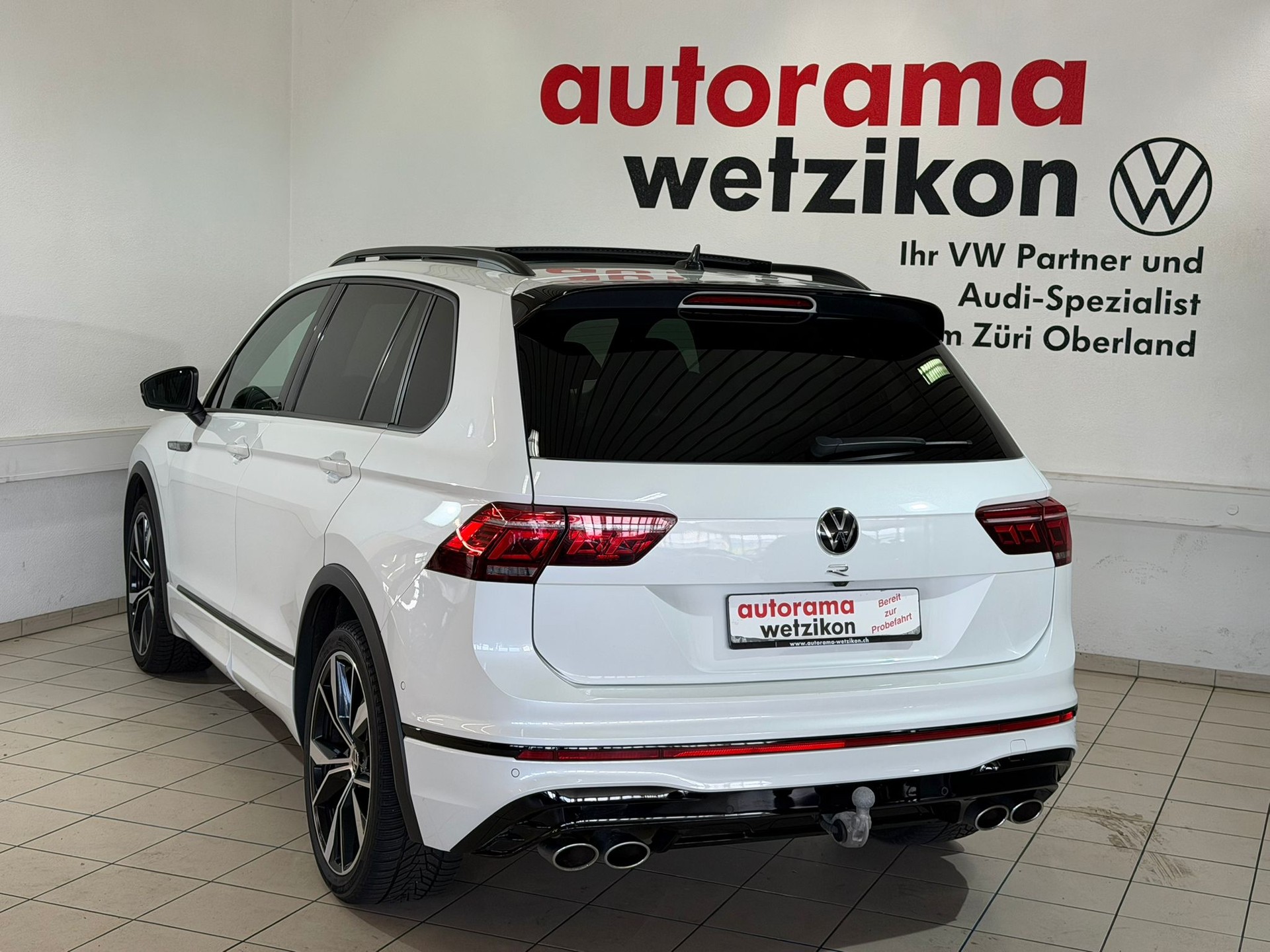 VW Tiguan 2.0TSI R 4Motion DSG-image-3