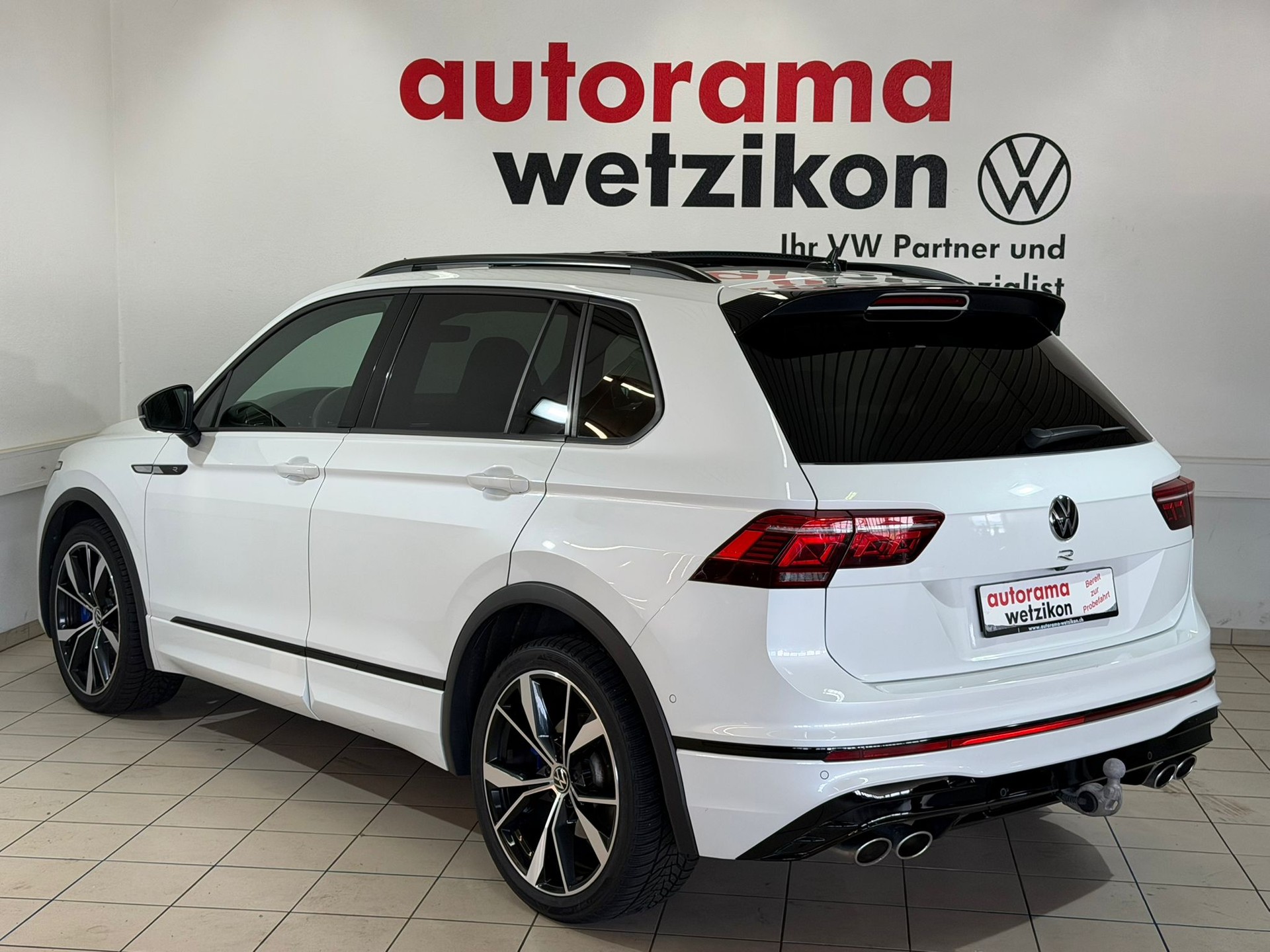 VW Tiguan 2.0TSI R 4Motion DSG-image-2