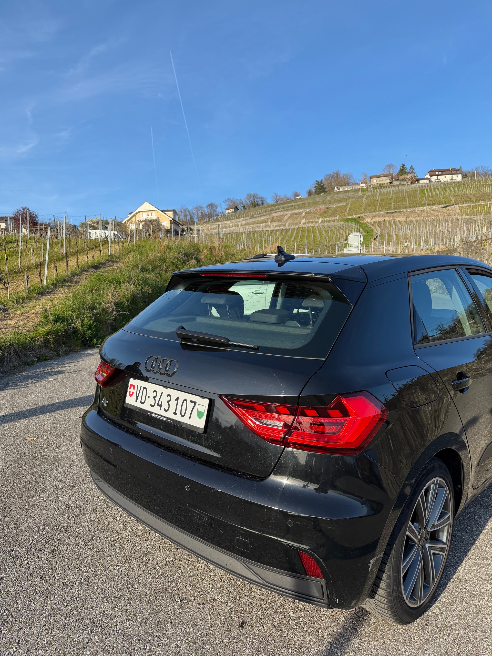 AUDI 1.0 30 TFSI Attraction S-Tronic-image-2