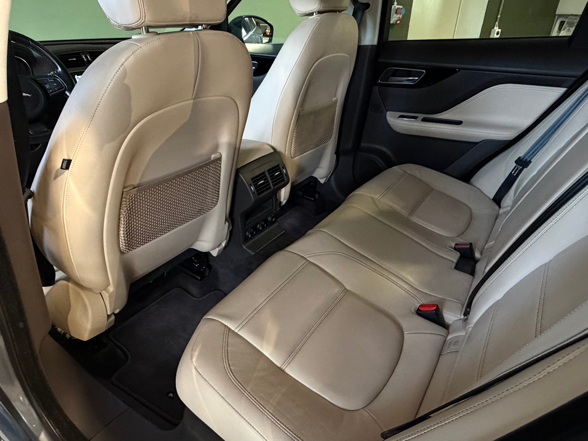 JAGUAR F-Pace 3.0 TD Prestige AWD Automatik * CH-Fahrzeug *-image-6