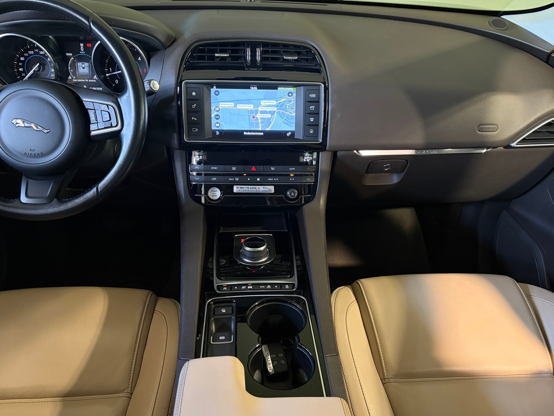JAGUAR F-Pace 3.0 TD Prestige AWD Automatik * CH-Fahrzeug *-image-8
