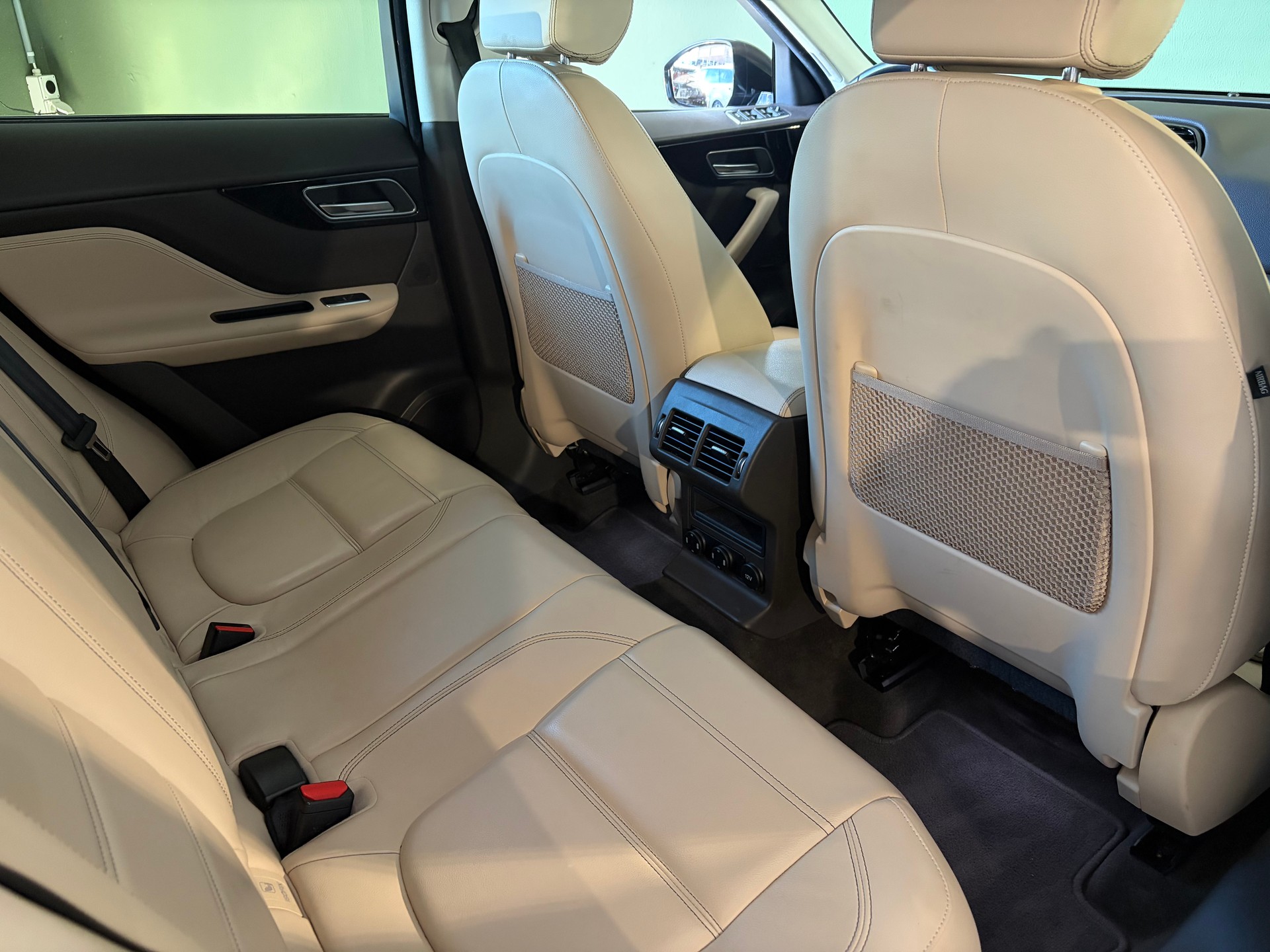 JAGUAR F-Pace 3.0 TD Prestige AWD Automatik * CH-Fahrzeug *-image-12