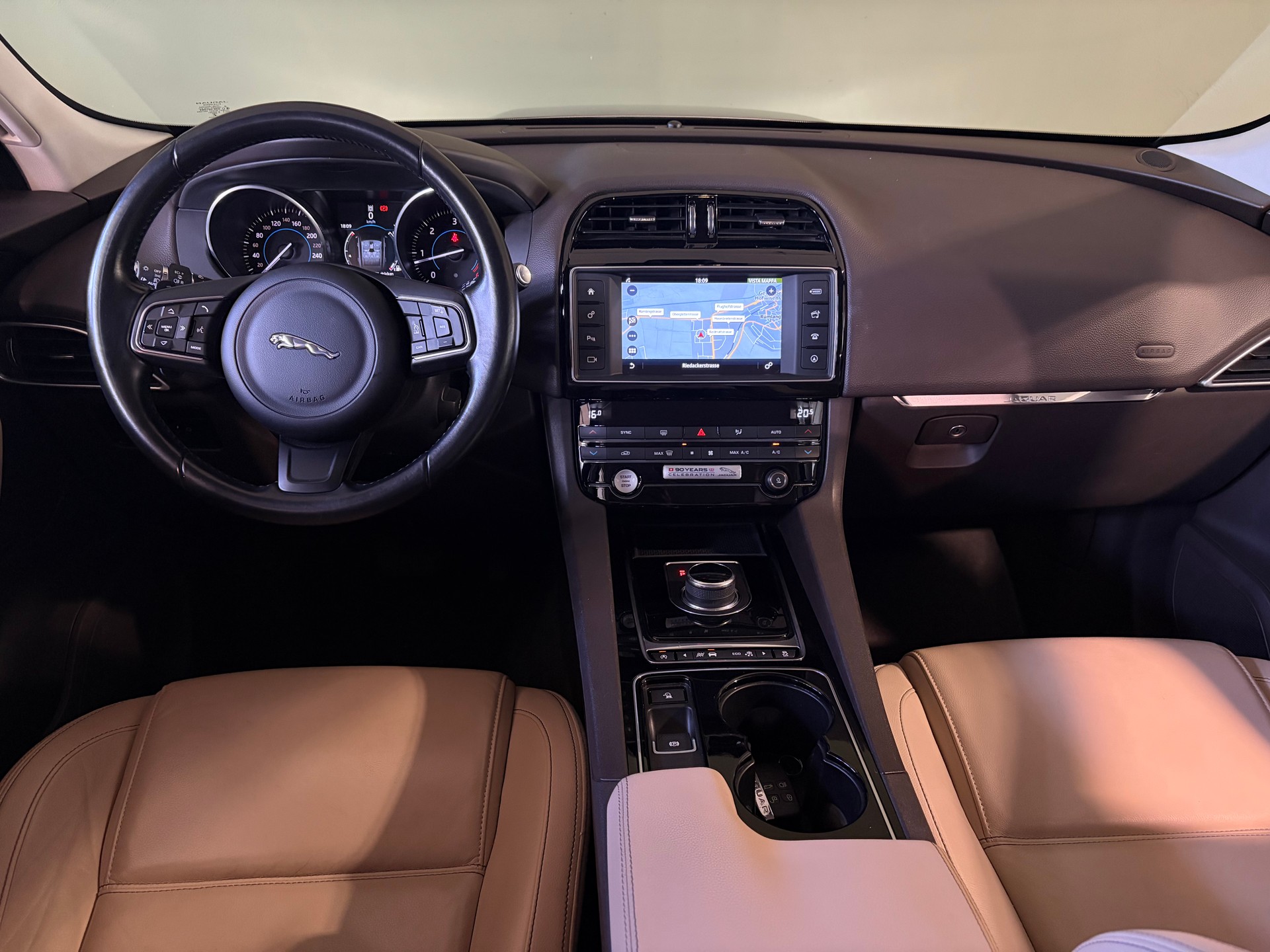 JAGUAR F-Pace 3.0 TD Prestige AWD Automatik * CH-Fahrzeug *-image-9
