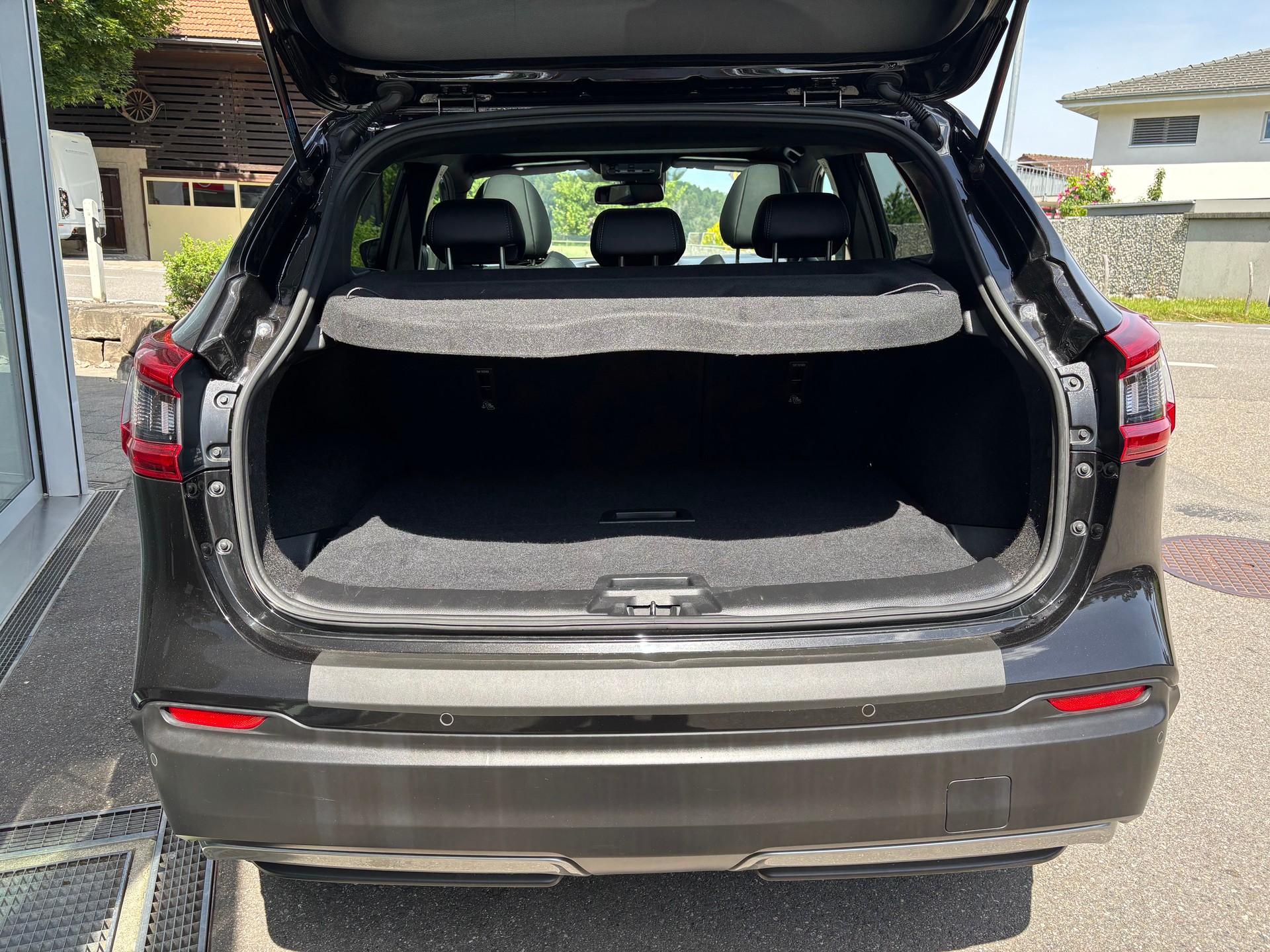 NISSAN Qashqai 1.7 dCi tekna+ 4x4-image-4